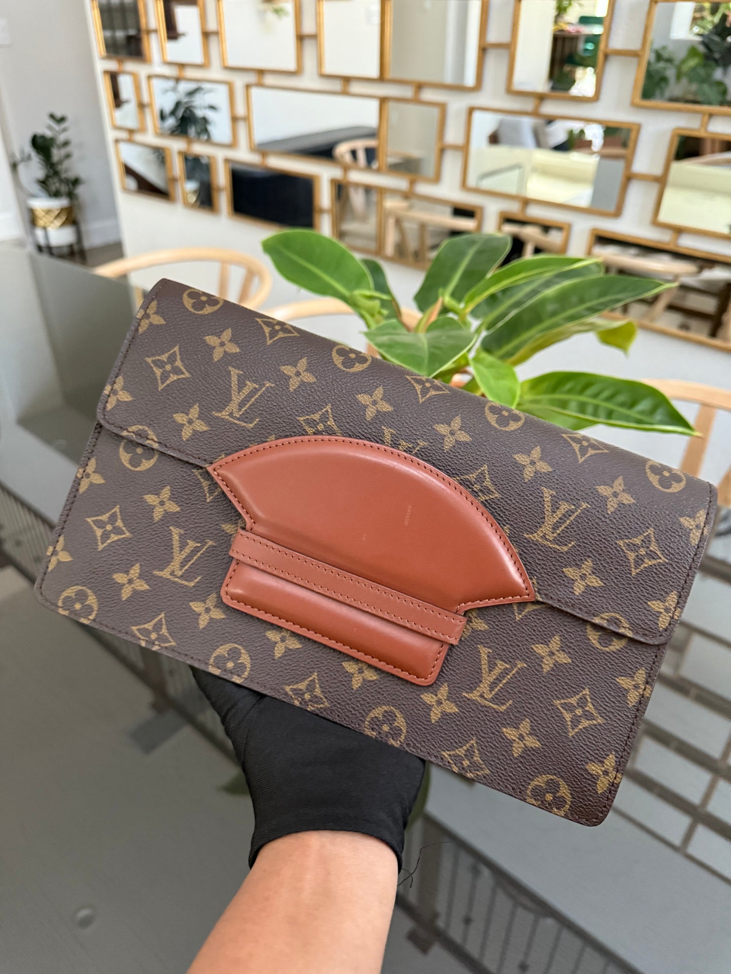 Chaillot Clutch w/ Dustbag 🗓️ Year: 1987
