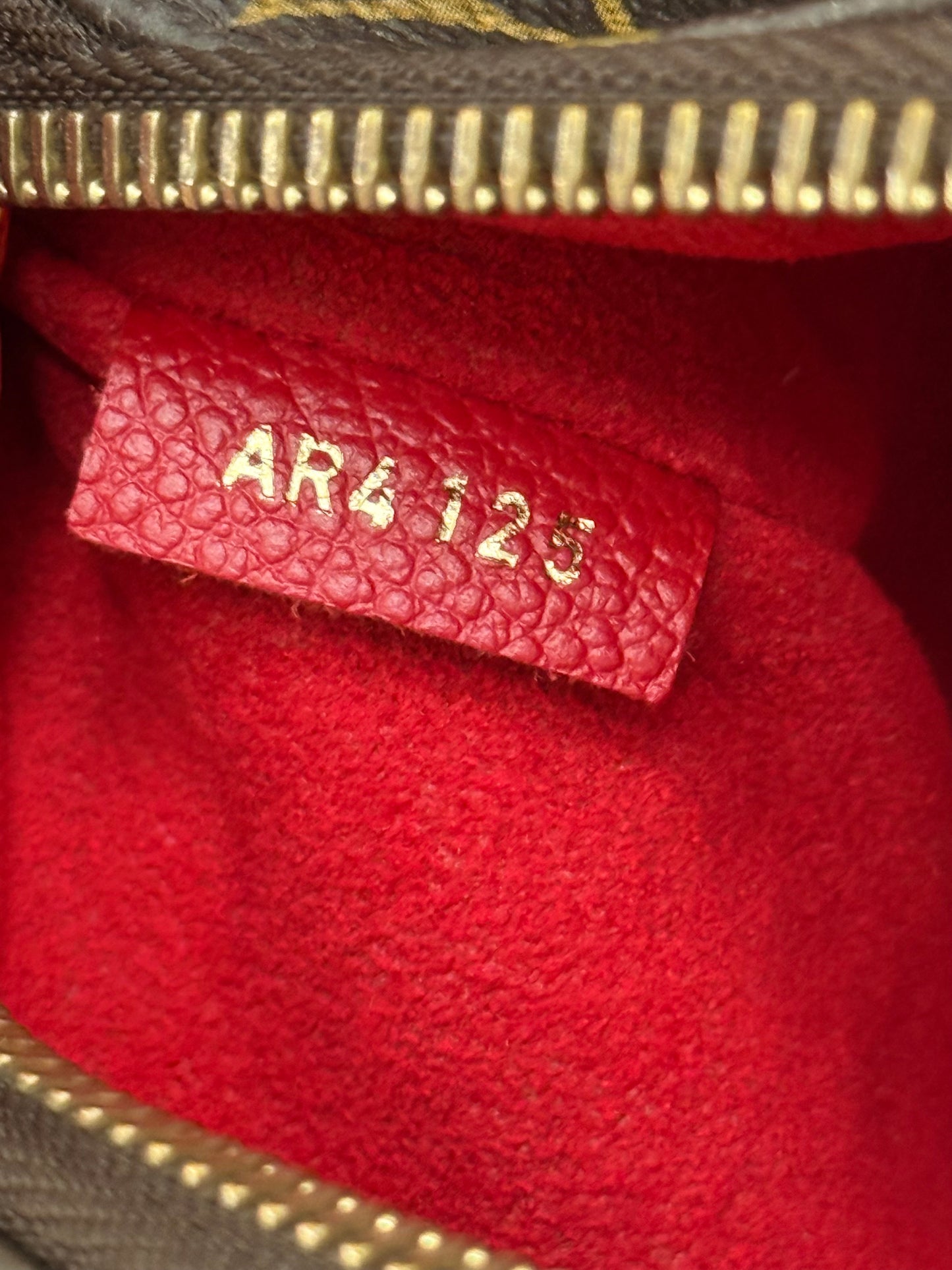 Twice Pochette in Cerise Red with Dustbag -π
Year: 2015
