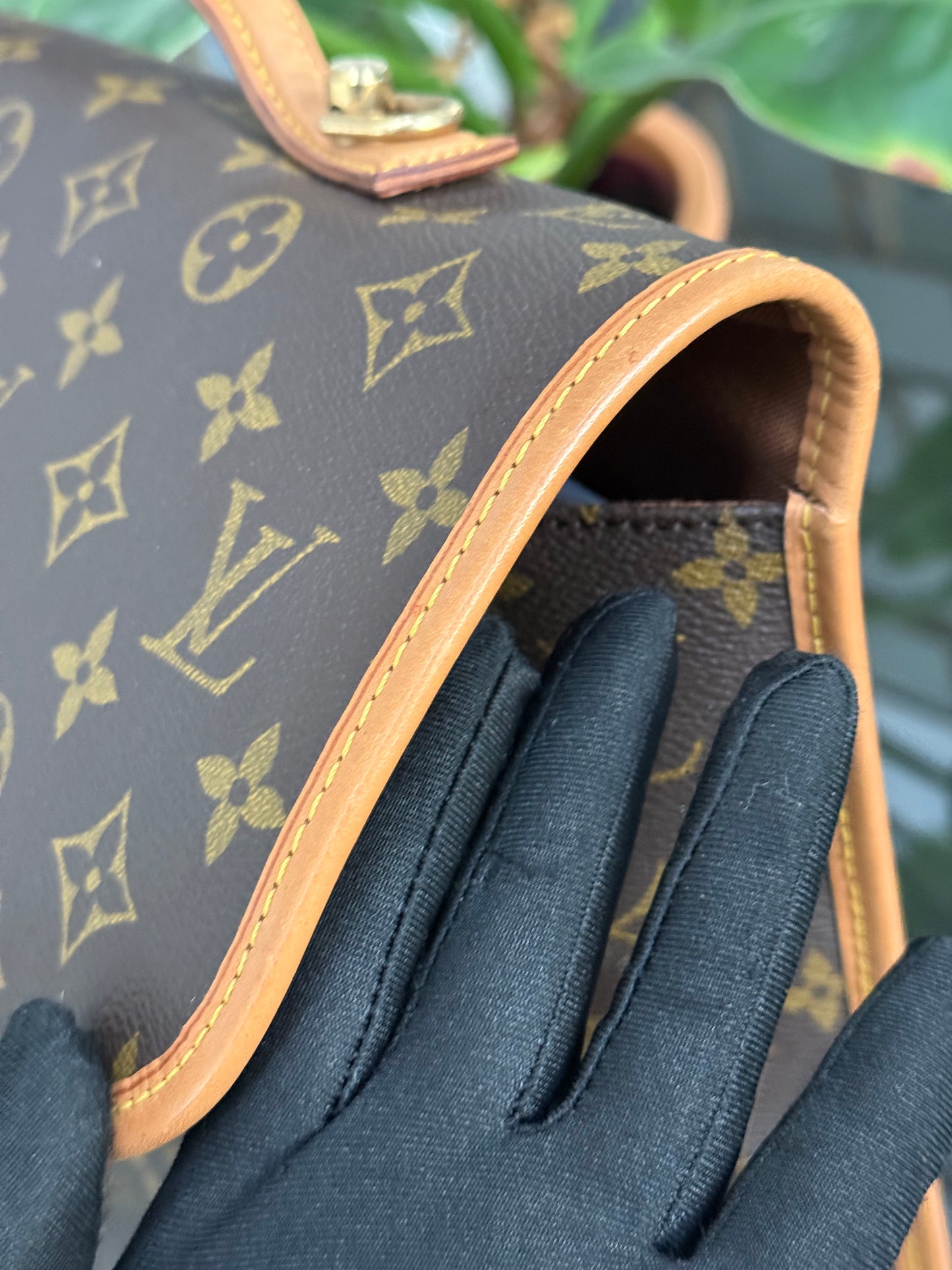 Beverly GM Satchel Crossbody - 📅 Year: 1991