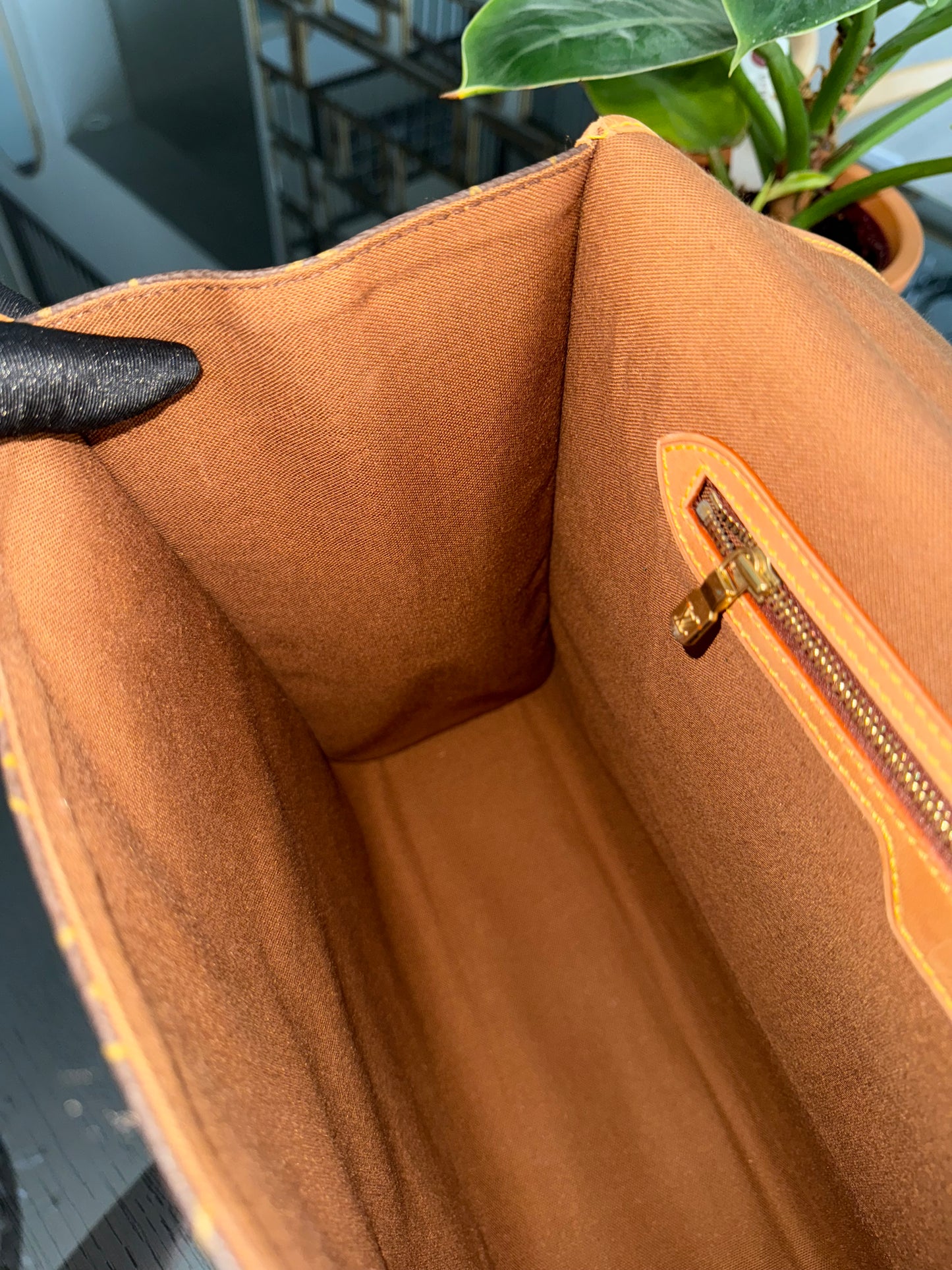 Beverly GM Satchel Crossbody - 📅 Year: 1991