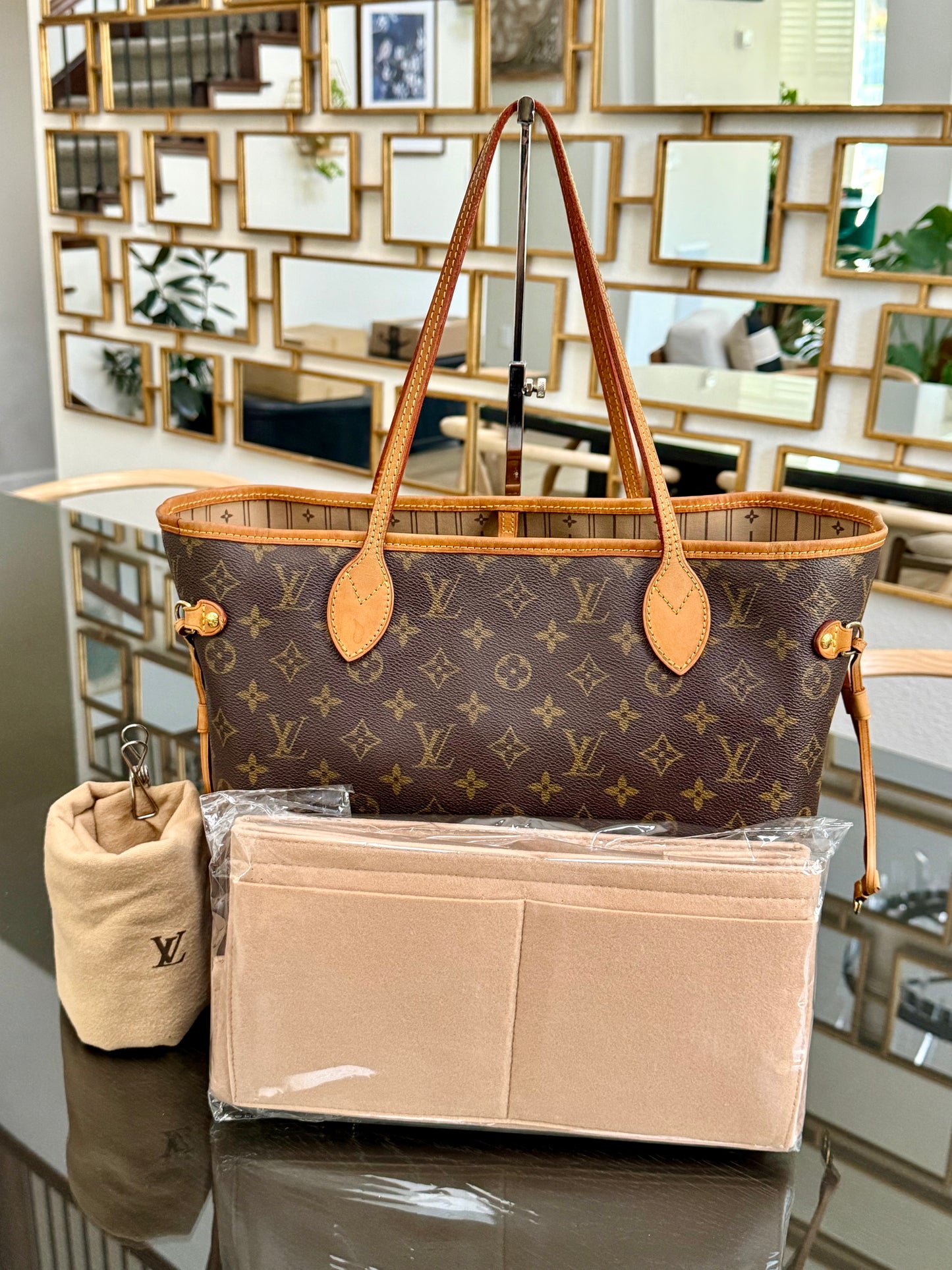 Neverfull MM with Dustbag and Insert Organizer 🗓️ Year: 2008