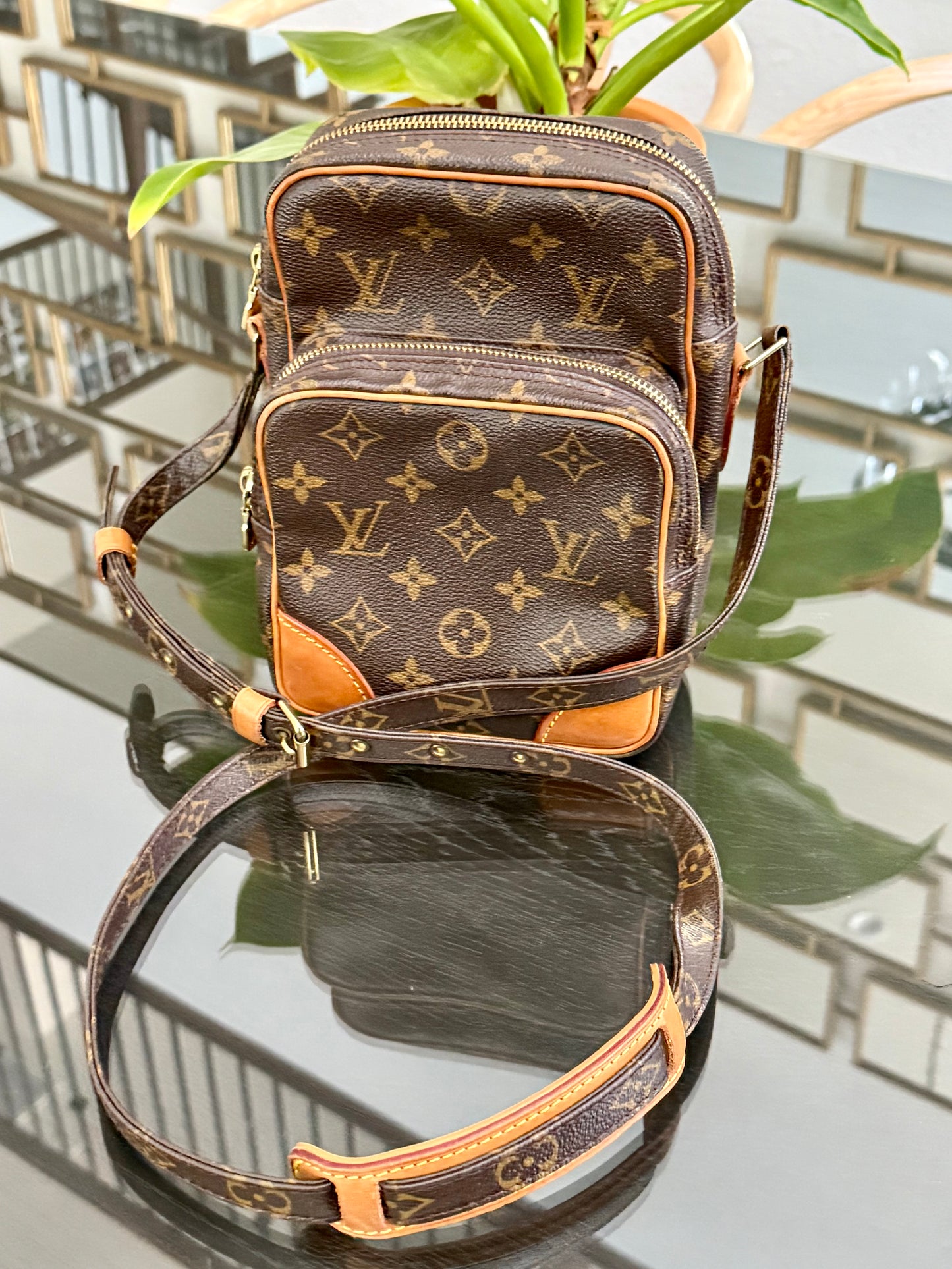 Amazon Crossbody Bag -Year: 1999