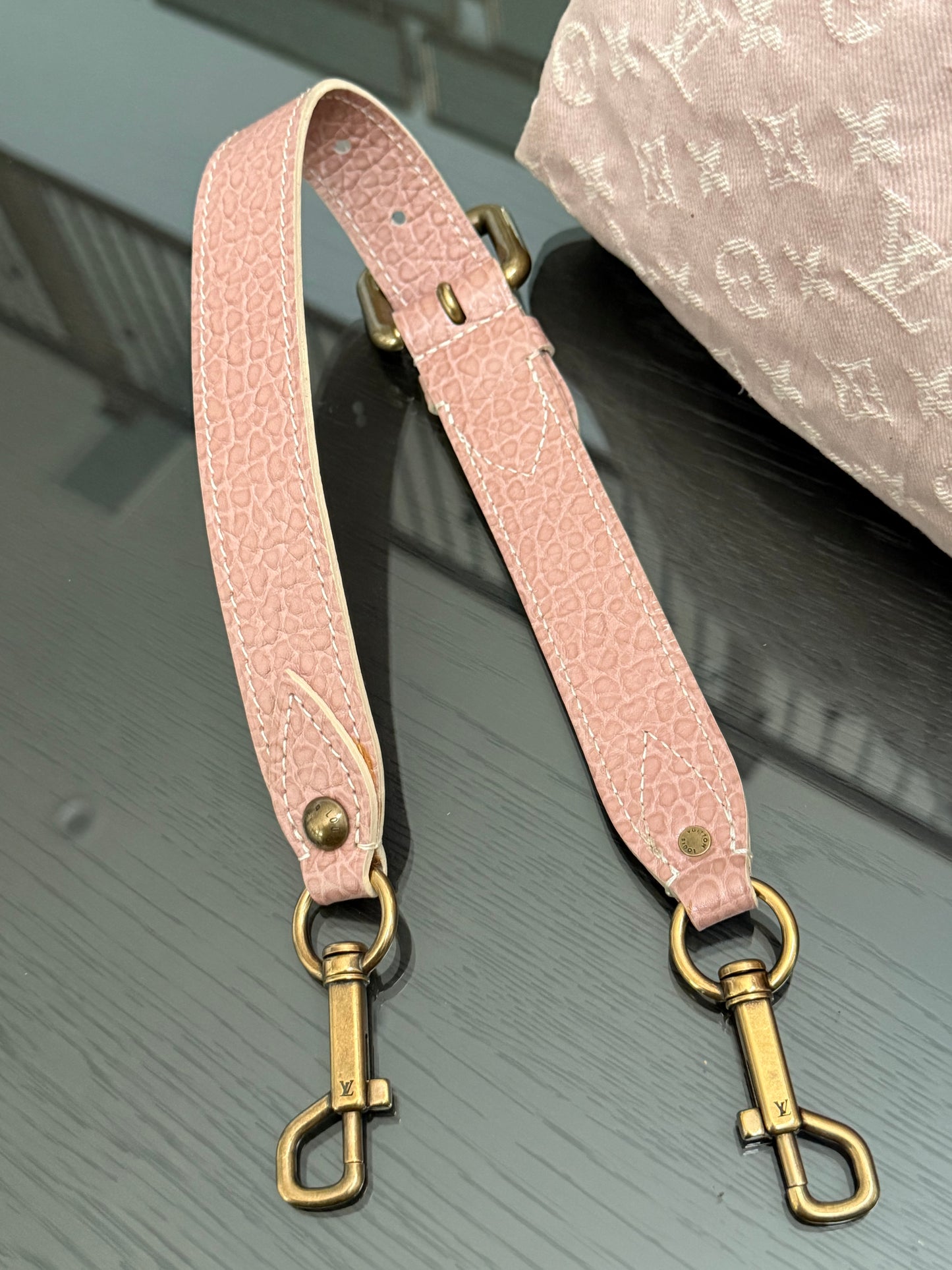 Denim Neo Cabby MM in Rose Pink 🗓️ Year: 2009