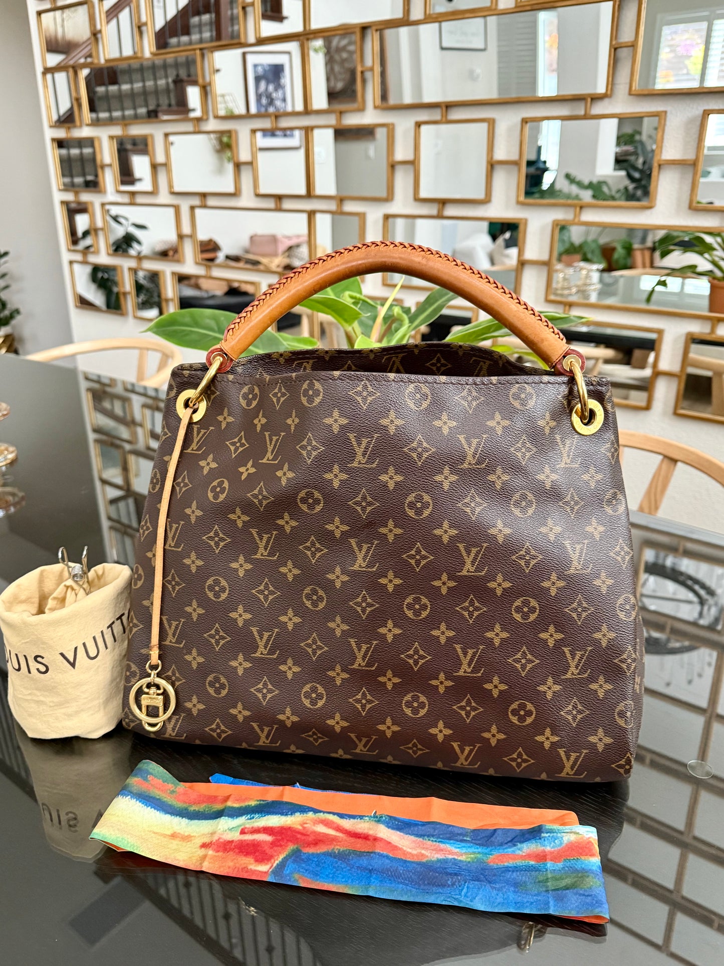 Artsy MM with Dustbag, Insert Organizer and twilly - ๐
Year: 2010