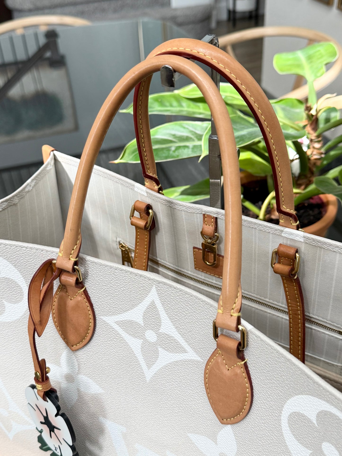 On The Go GM By The Pool in Monogram with Dustbag and Insert Organizer -Microchip