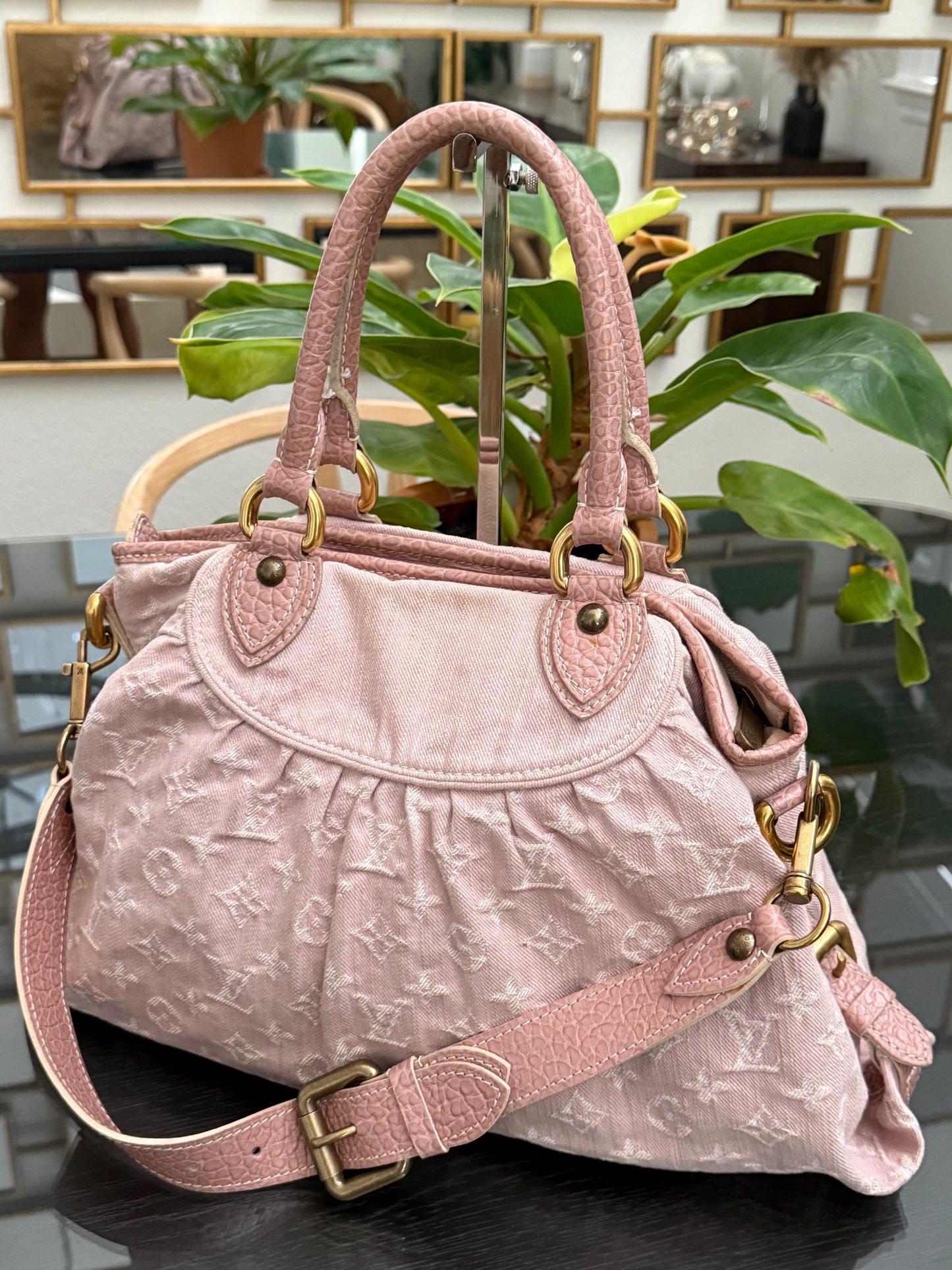 Denim Neo Cabby MM in Rose Pink 🗓️ Year: 2009