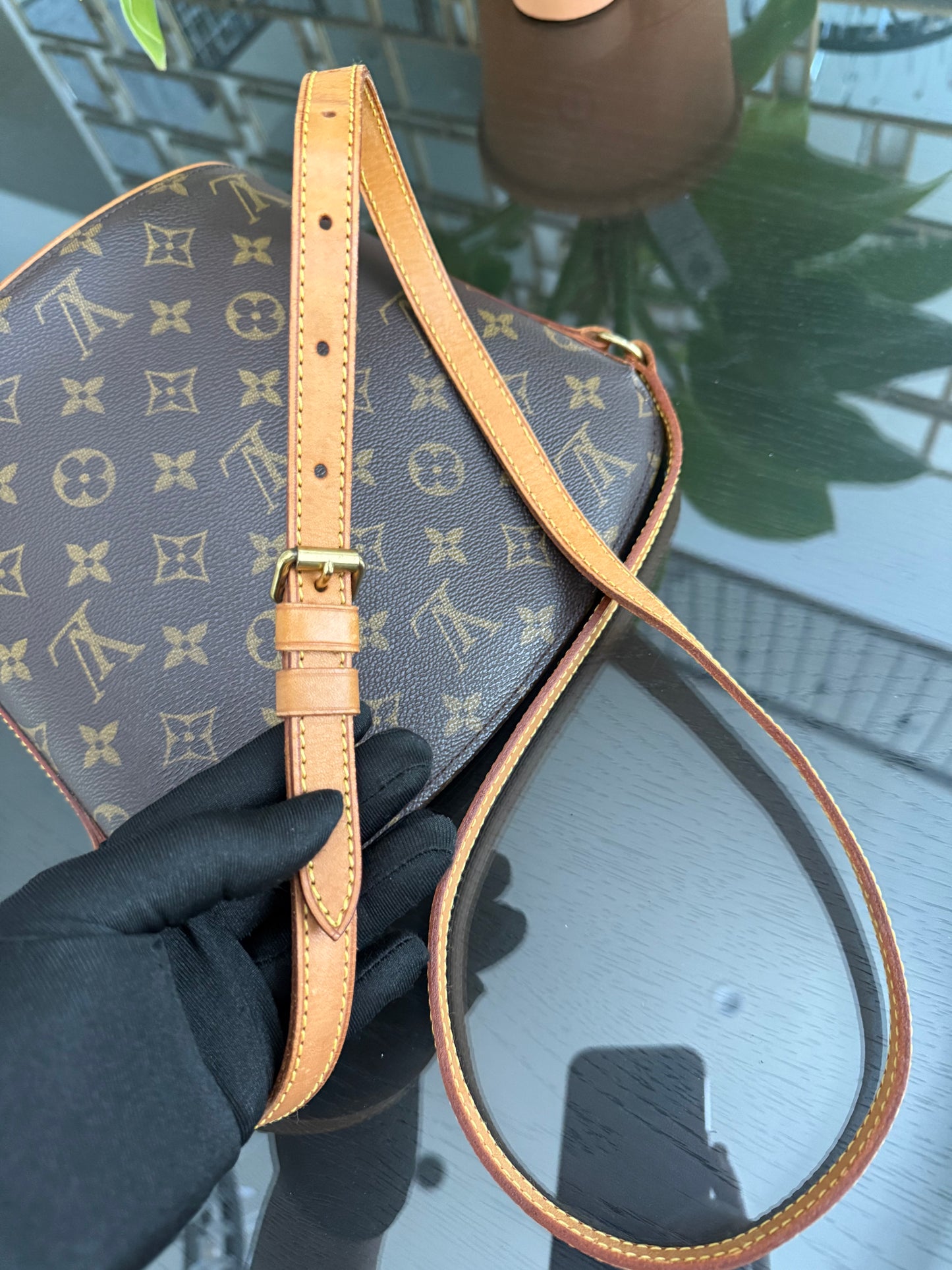 Drouot Crossbody ๐
Year: 2000