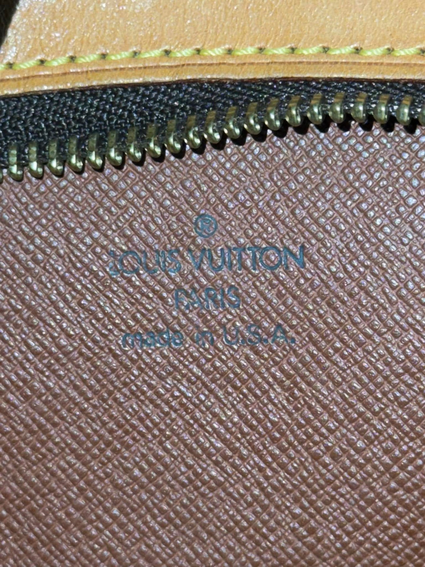 Drouot Crossbody
π
Year: 2001