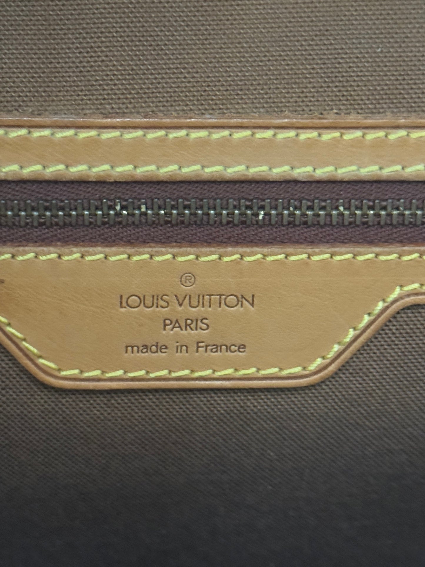 Beverly GM Satchel Crossbody - ๐
Year: 1996