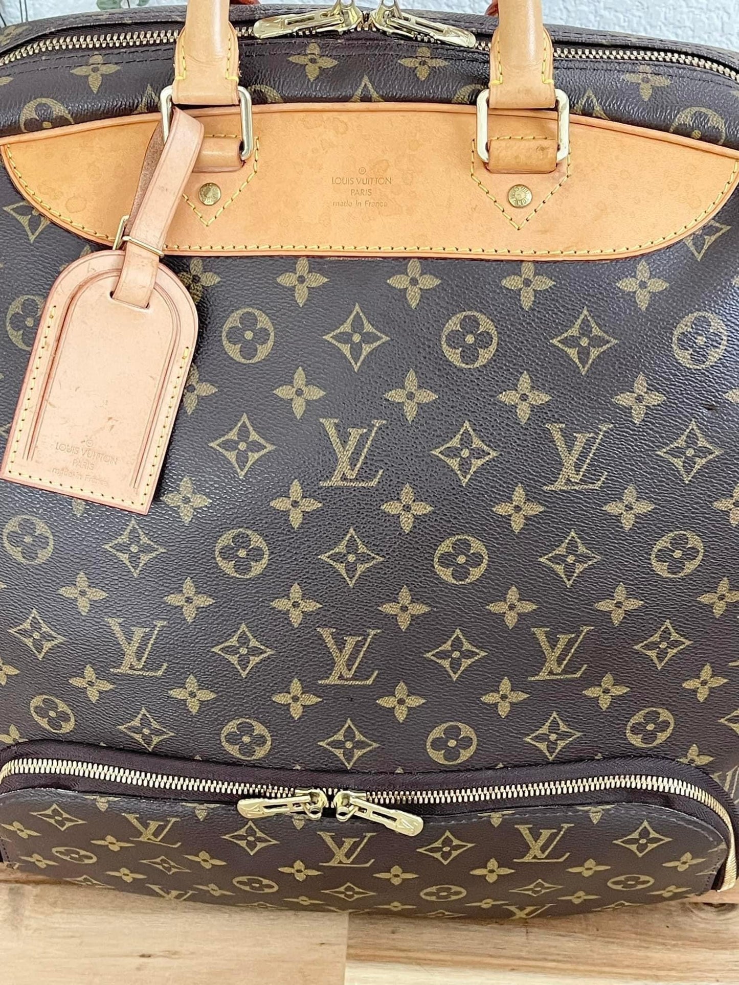 Evasion MM in Monogram - π
Year: 1999
