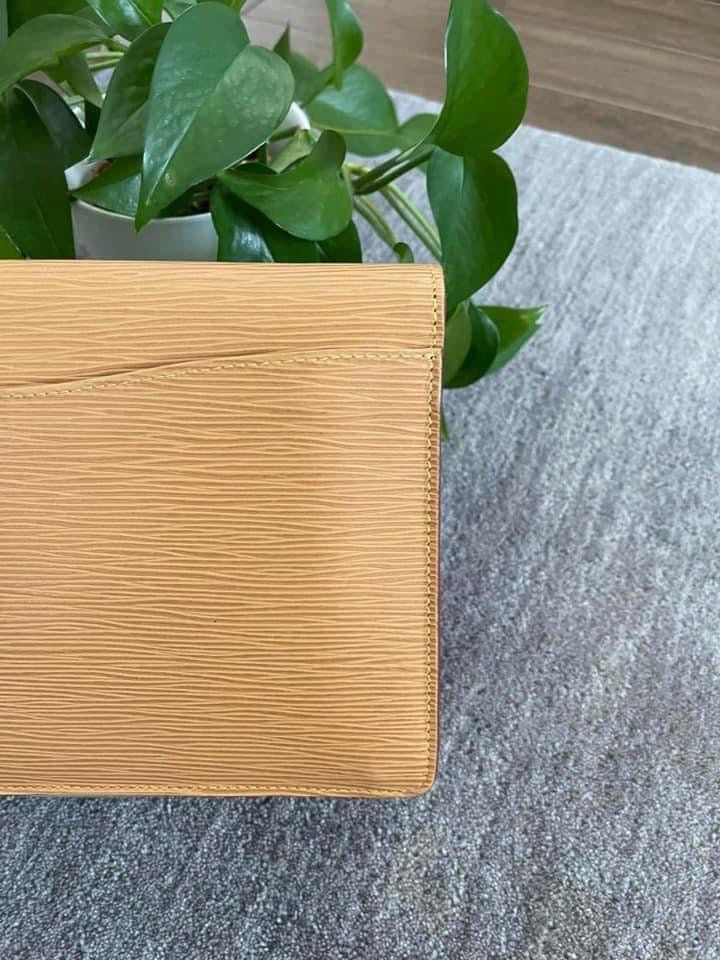 Epi Montaigne Clutch in Winnipeg Beige -Year: 1987