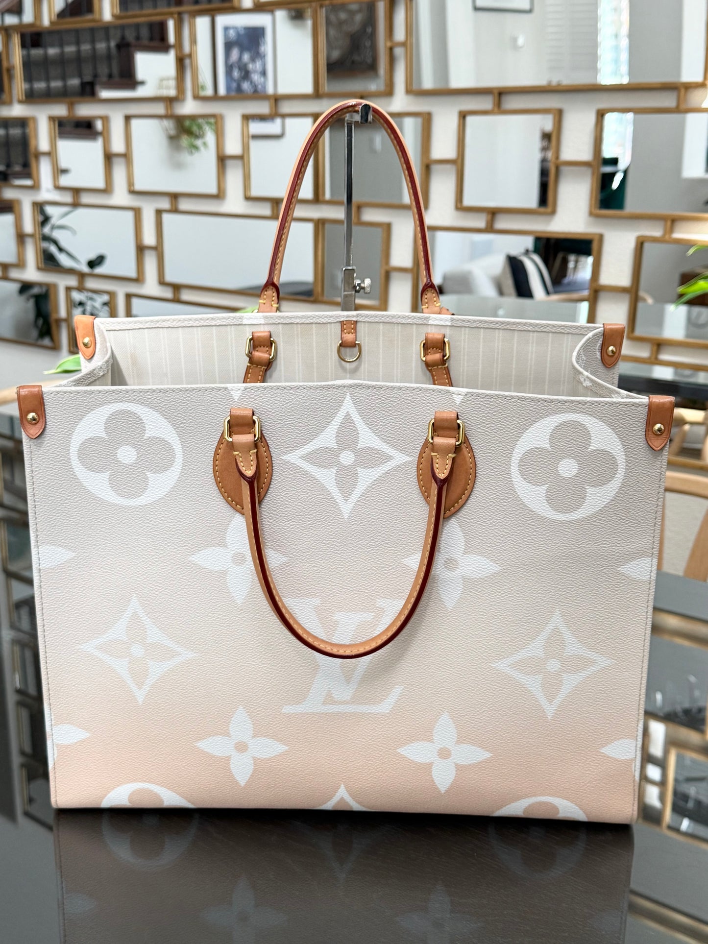 On The Go GM By The Pool in Monogram with Dustbag and Insert Organizer -Microchip