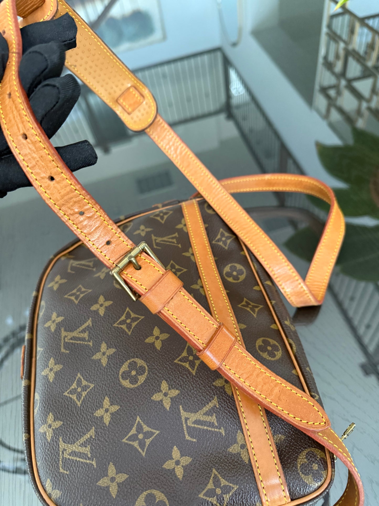 Jeaunefille GM Crossbody - ๐
Year: 1988