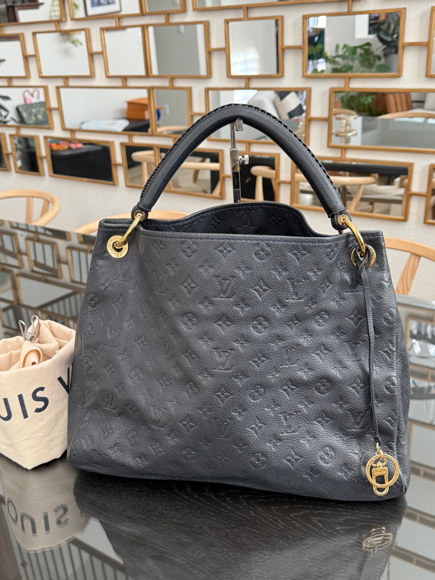 Artsy MM Empriente (Black/Dark Blue) with Dustbag and Insert Organizer - ๐
Year: 2011