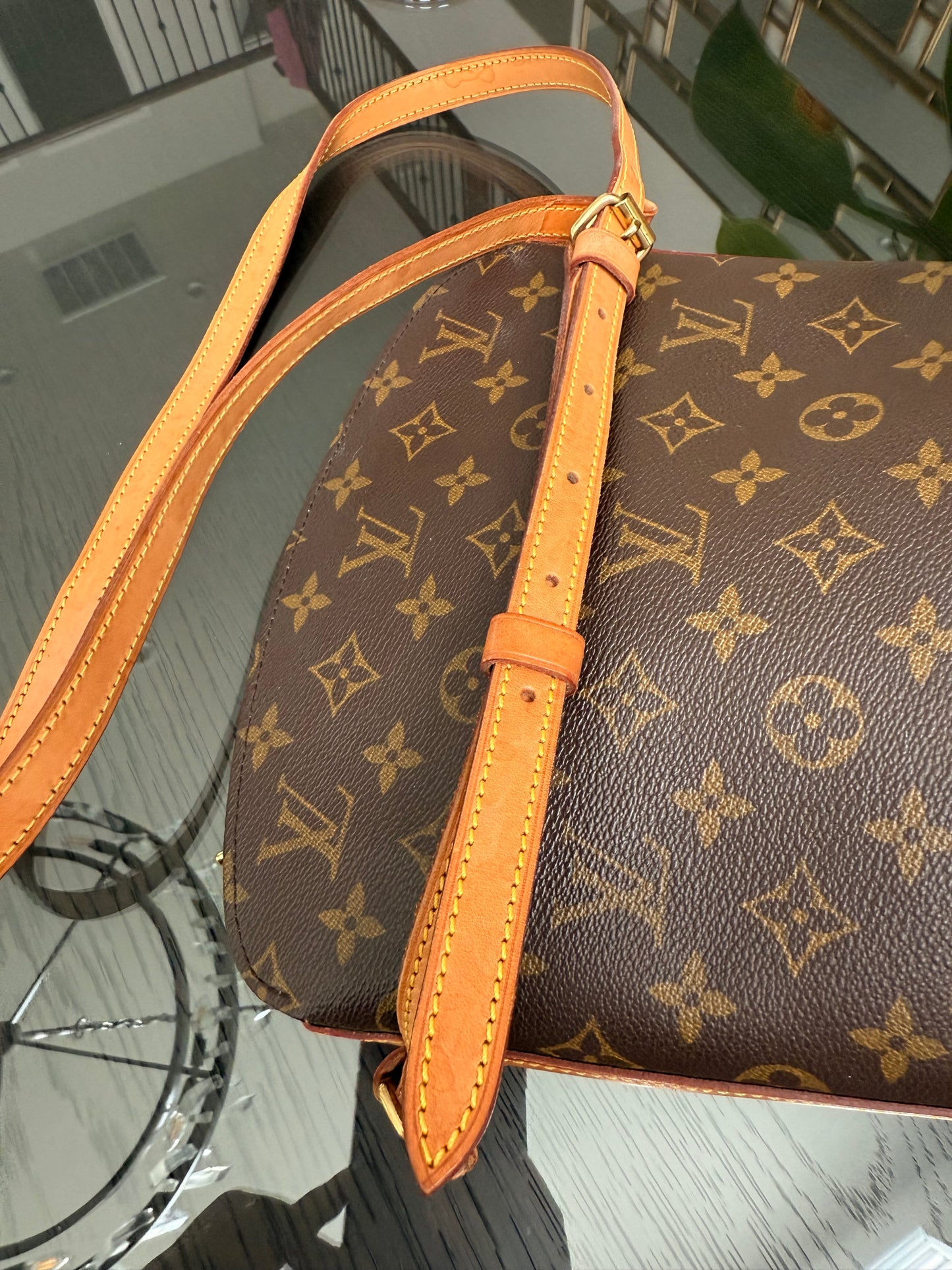 Drouot Crossbody
π
Year: 1996