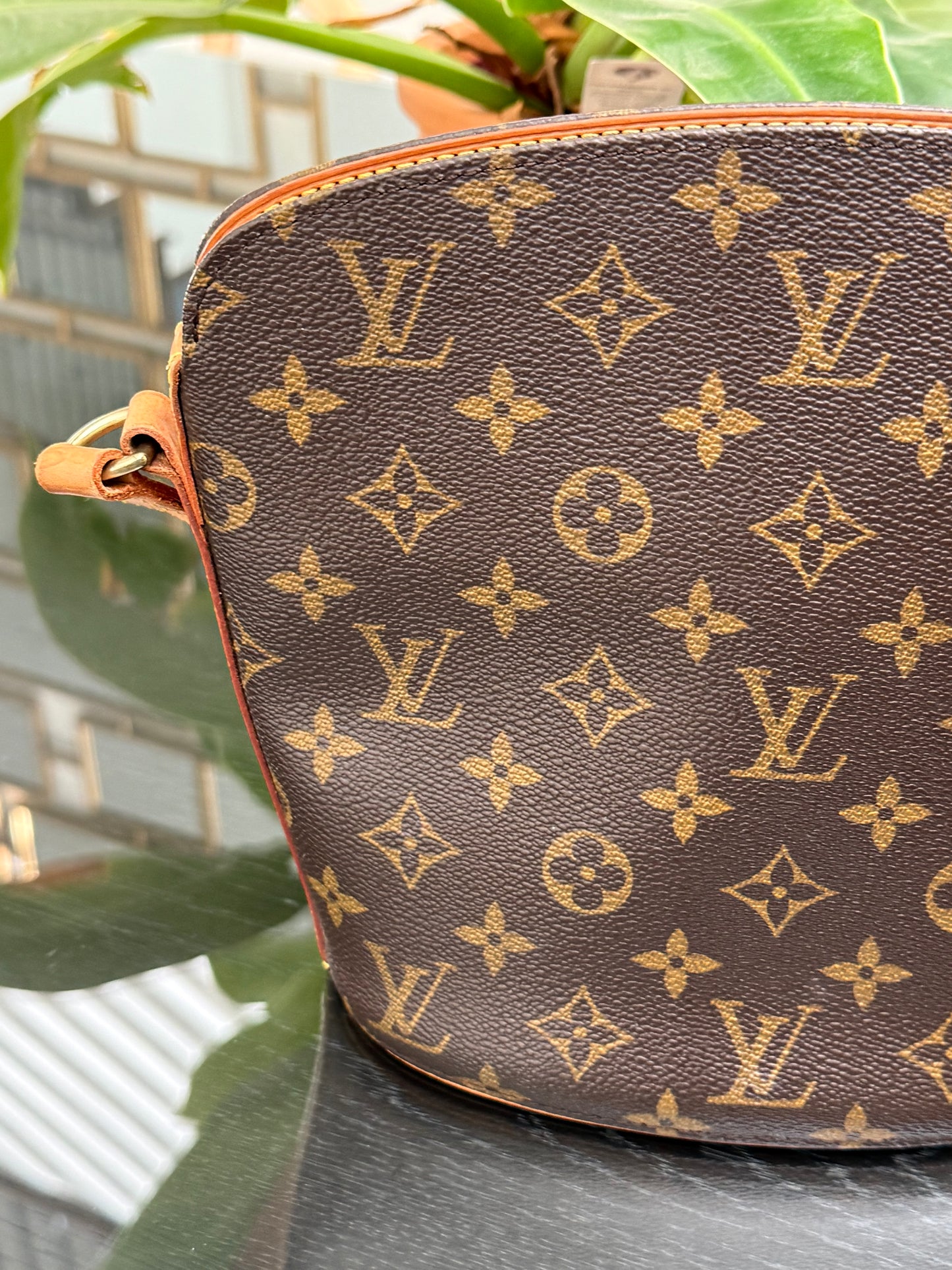 Drouot Crossbody
π
Year: 1997