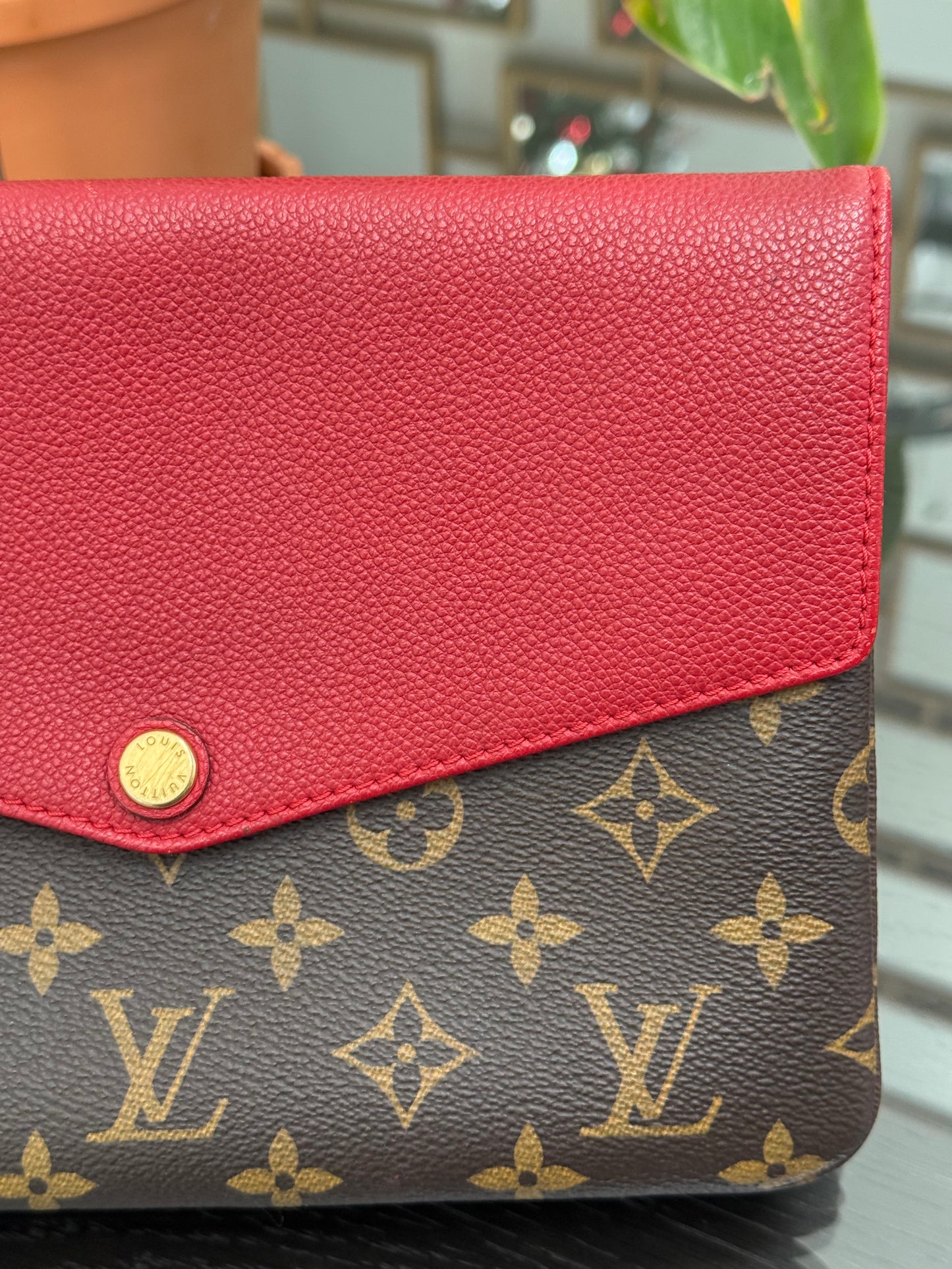 Twice Pochette in Cerise Red with Dustbag -π
Year: 2015
