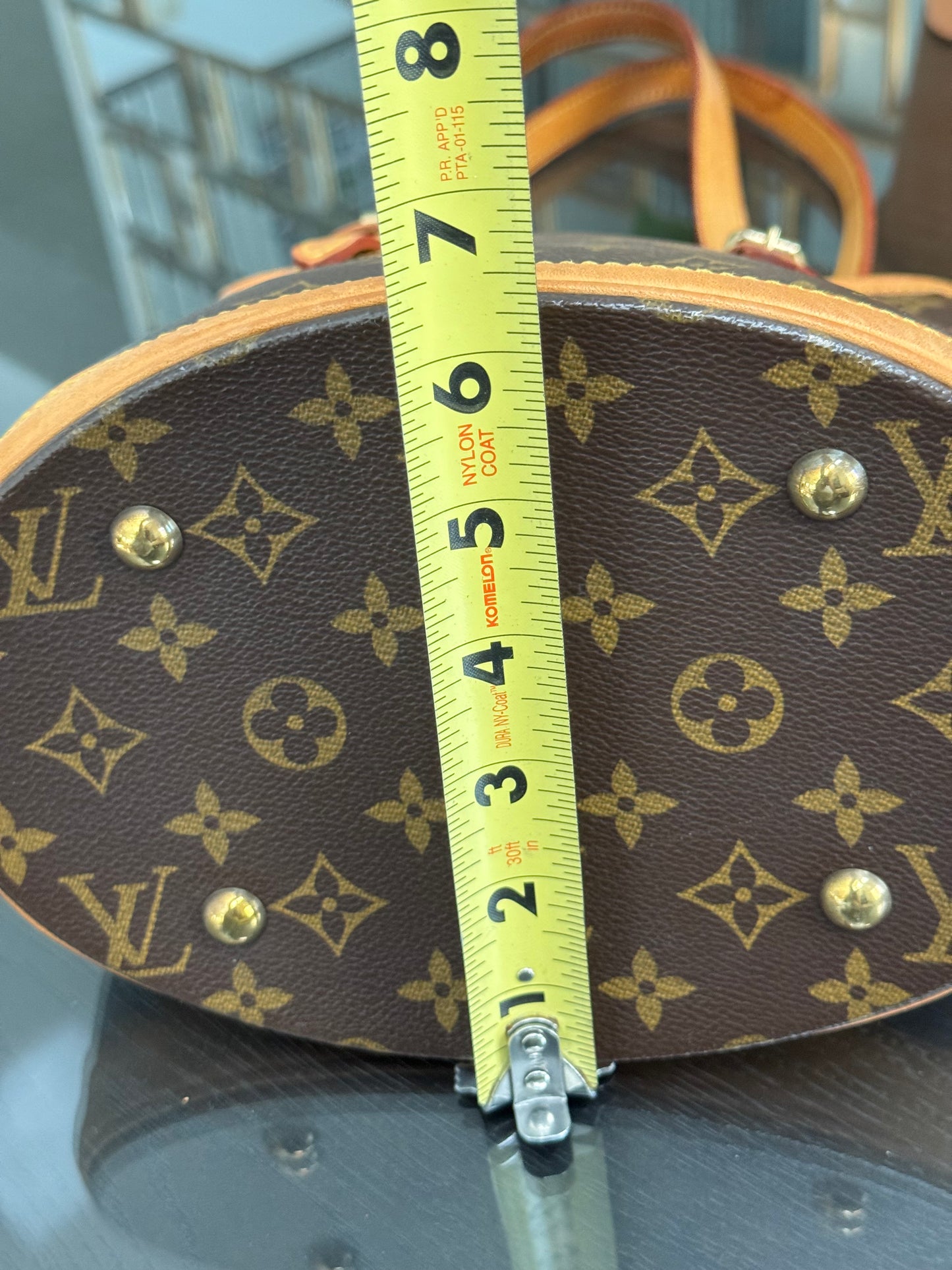 Petite Bucket in Monogram 🗓️ Year: 2003