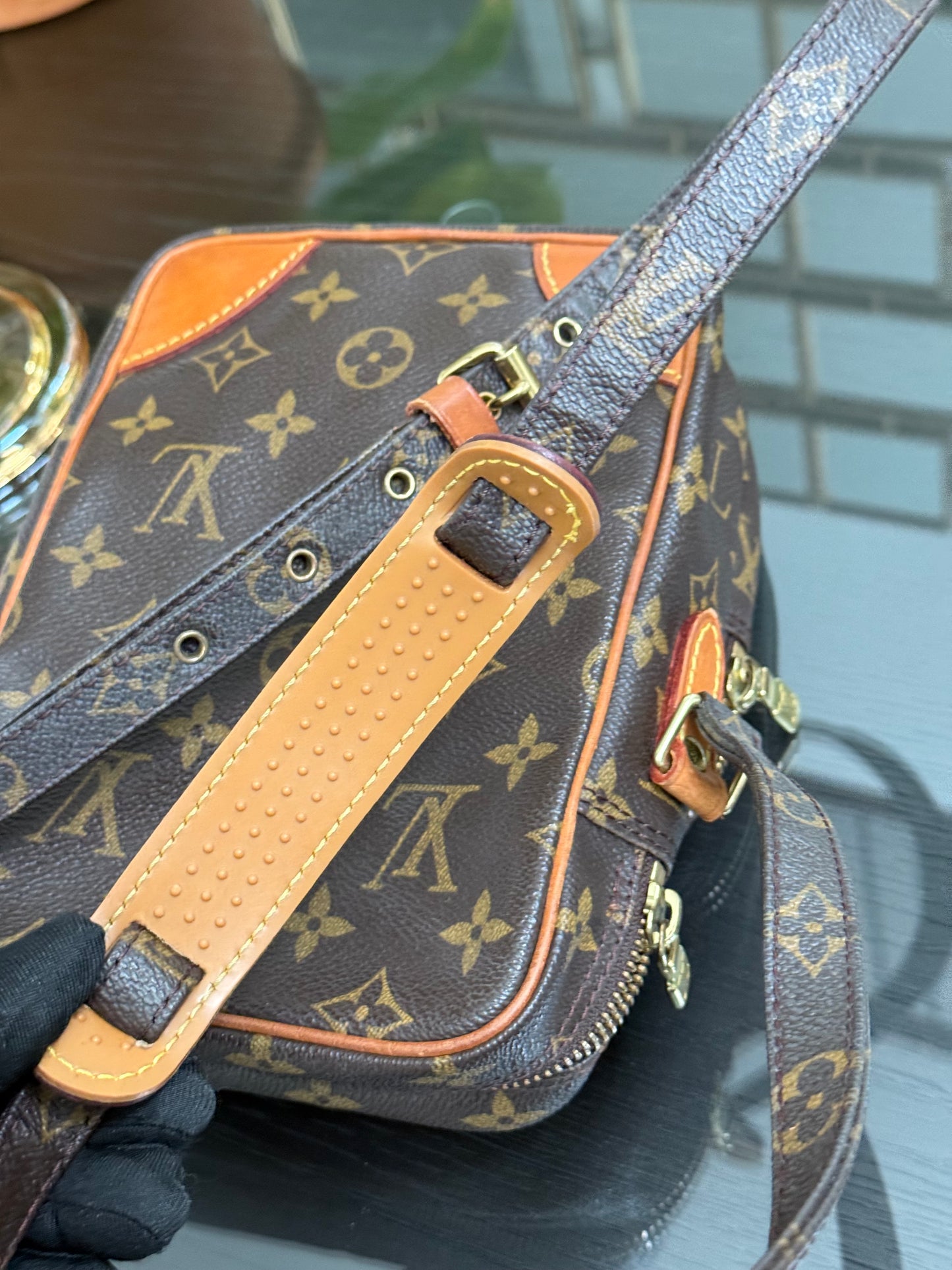 Amazon Crossbody Bag -Year: 1999