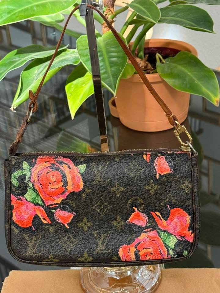 Monogram Roses Pochette Accessories with Dustbag and Paper bag ๐
Year: 2008