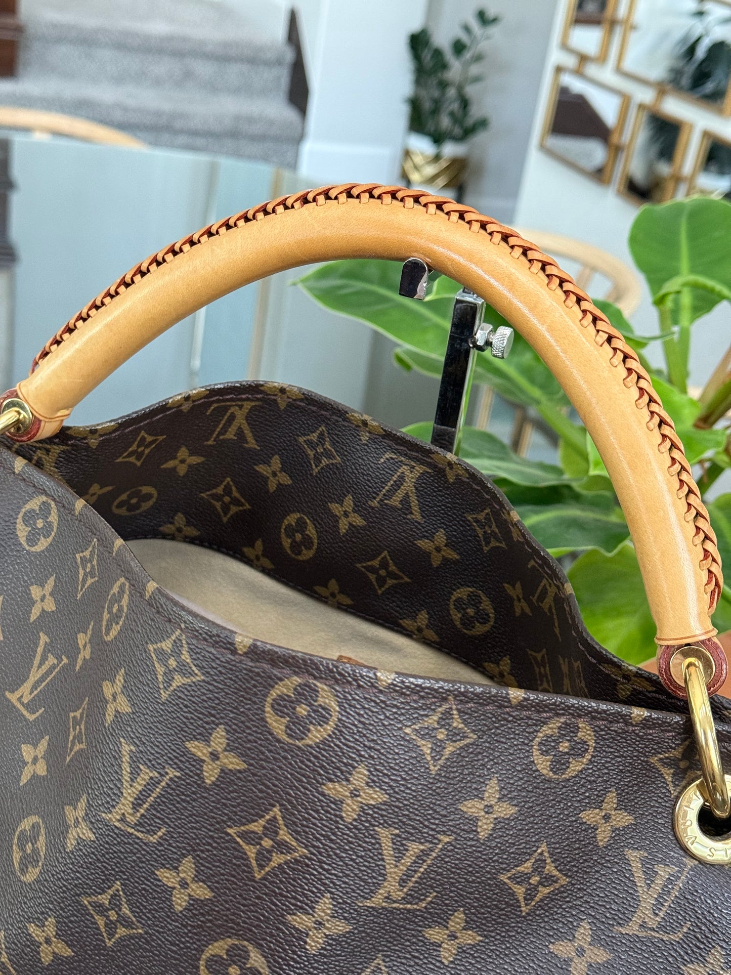 Artsy MM with Dustbag and Insert Organizer - ๐
Year: 2010