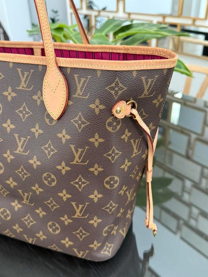 Neverfull MM Monogram in Peony with Dustbag and Insert organizer π
Year: 2020