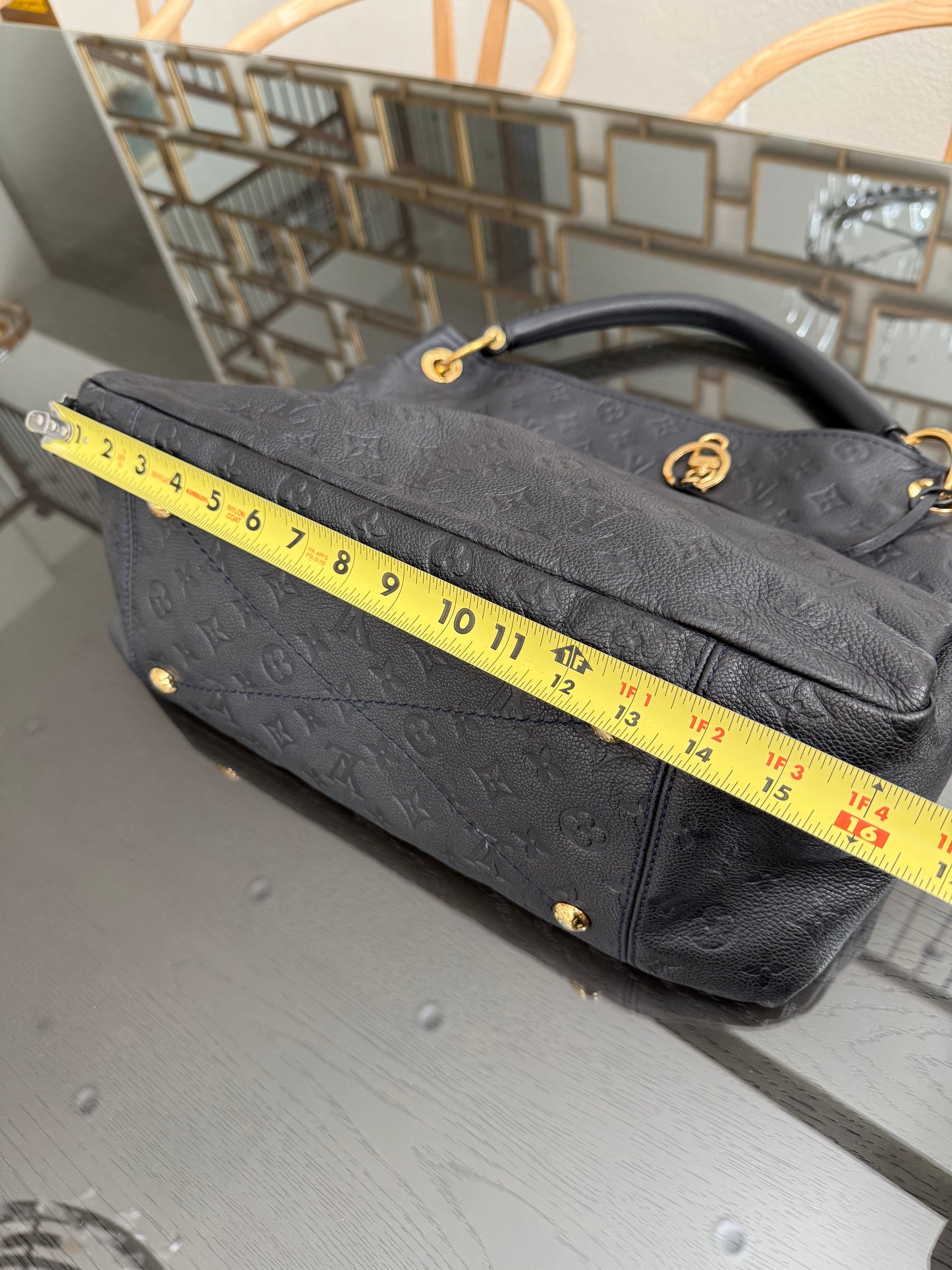 Artsy MM Empriente (Black/Dark Blue) with Dustbag and Insert Organizer - ๐
Year: 2011