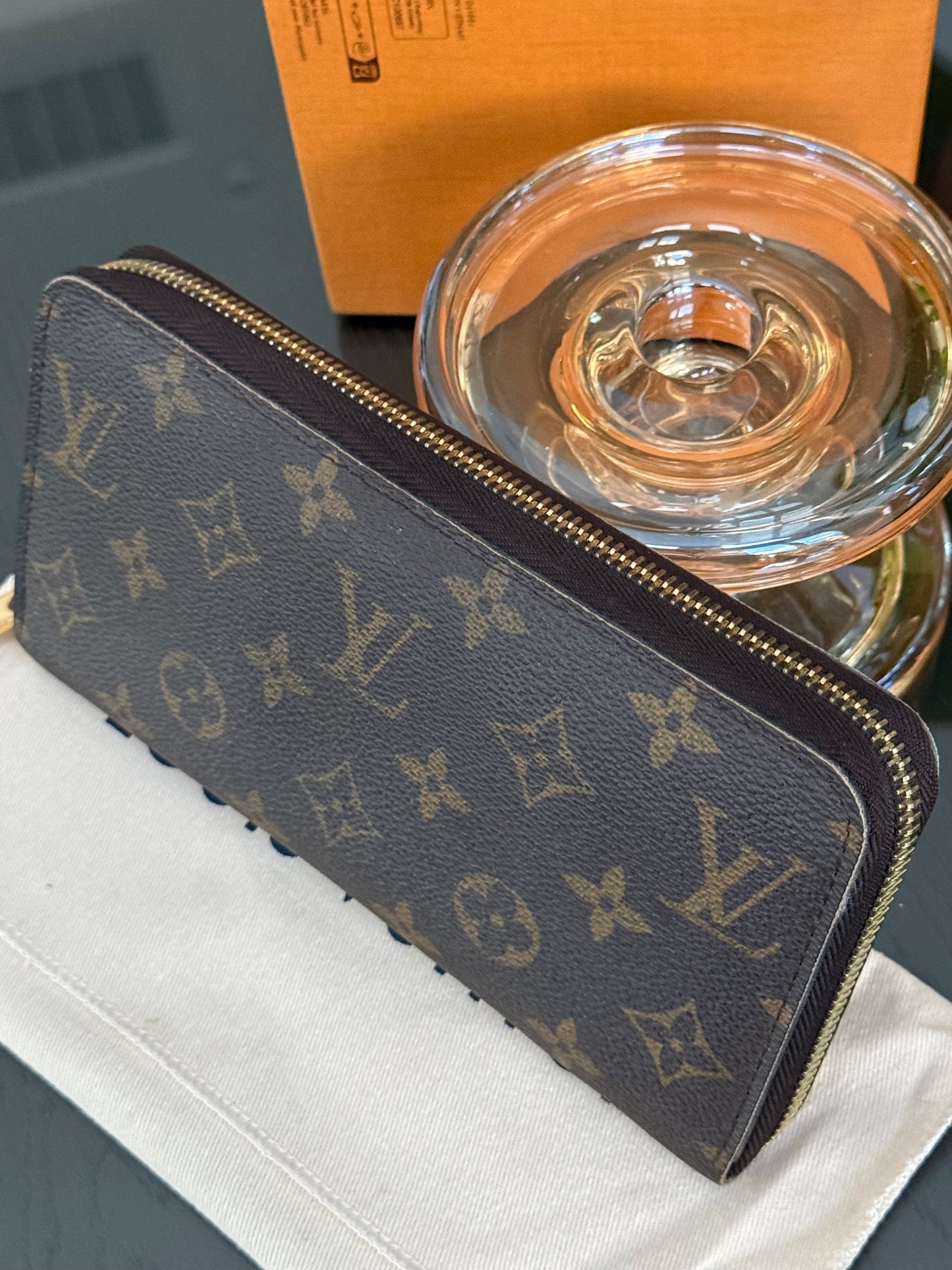 Zippy Long Wallet in Monogram with Dustbag and Box π
Year: 2009