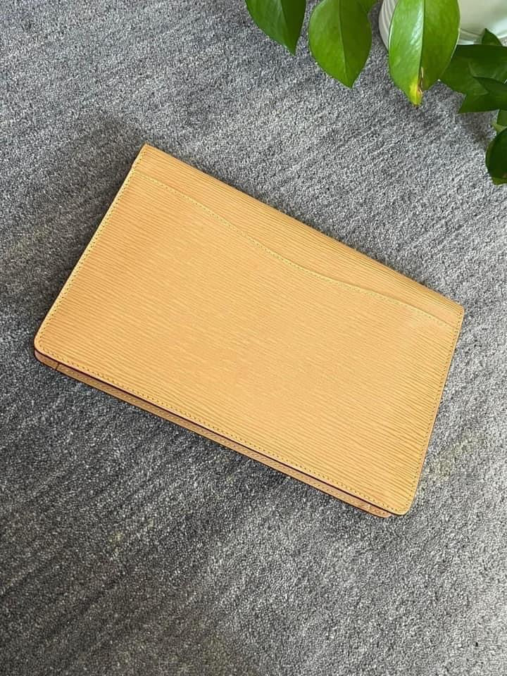 Epi Montaigne Clutch in Winnipeg Beige -Year: 1987
