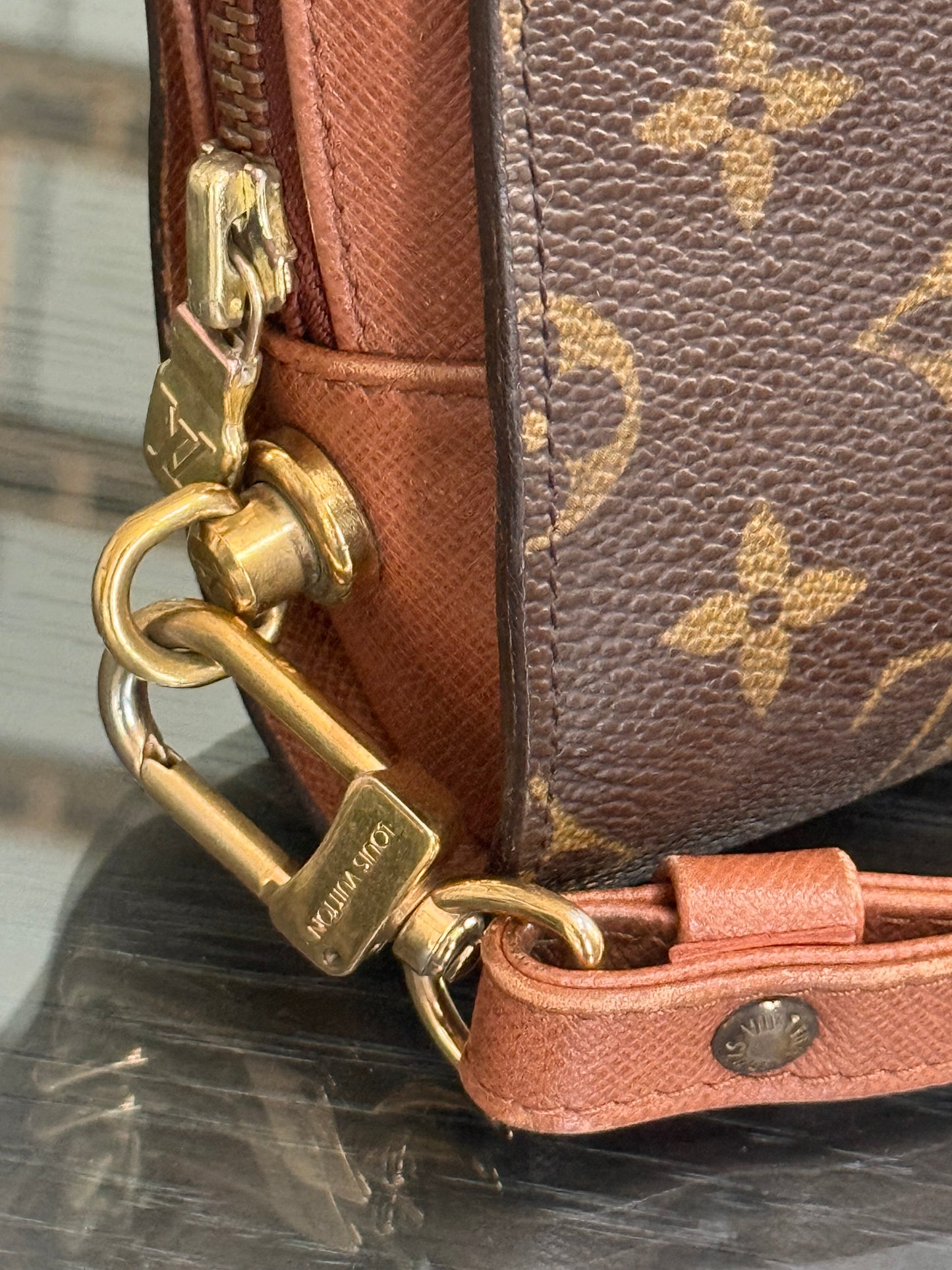 Orsay Clutch
๐๏ธ Year: 1995
