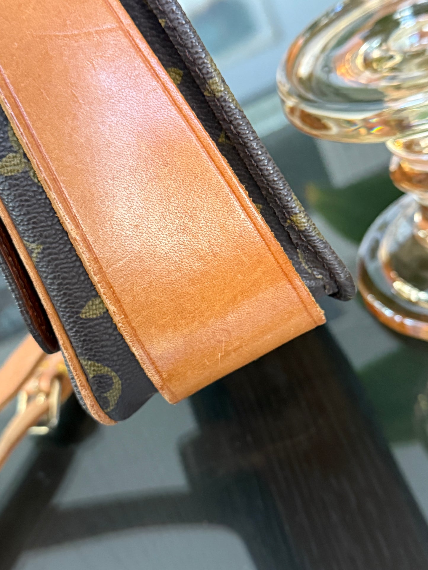 Cartouchiere GM Crossbody -🗓️ Year: 1982