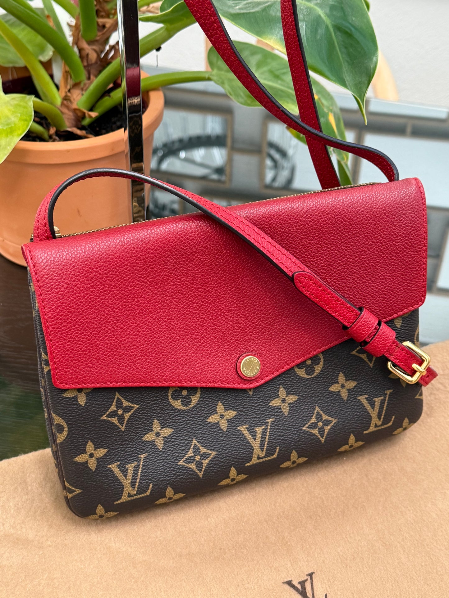 Twice Pochette in Cerise Red with Dustbag -π
Year: 2015