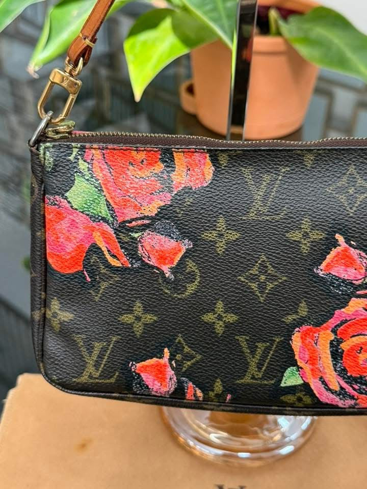 Monogram Roses Pochette Accessories with Dustbag and Paper bag ๐
Year: 2008