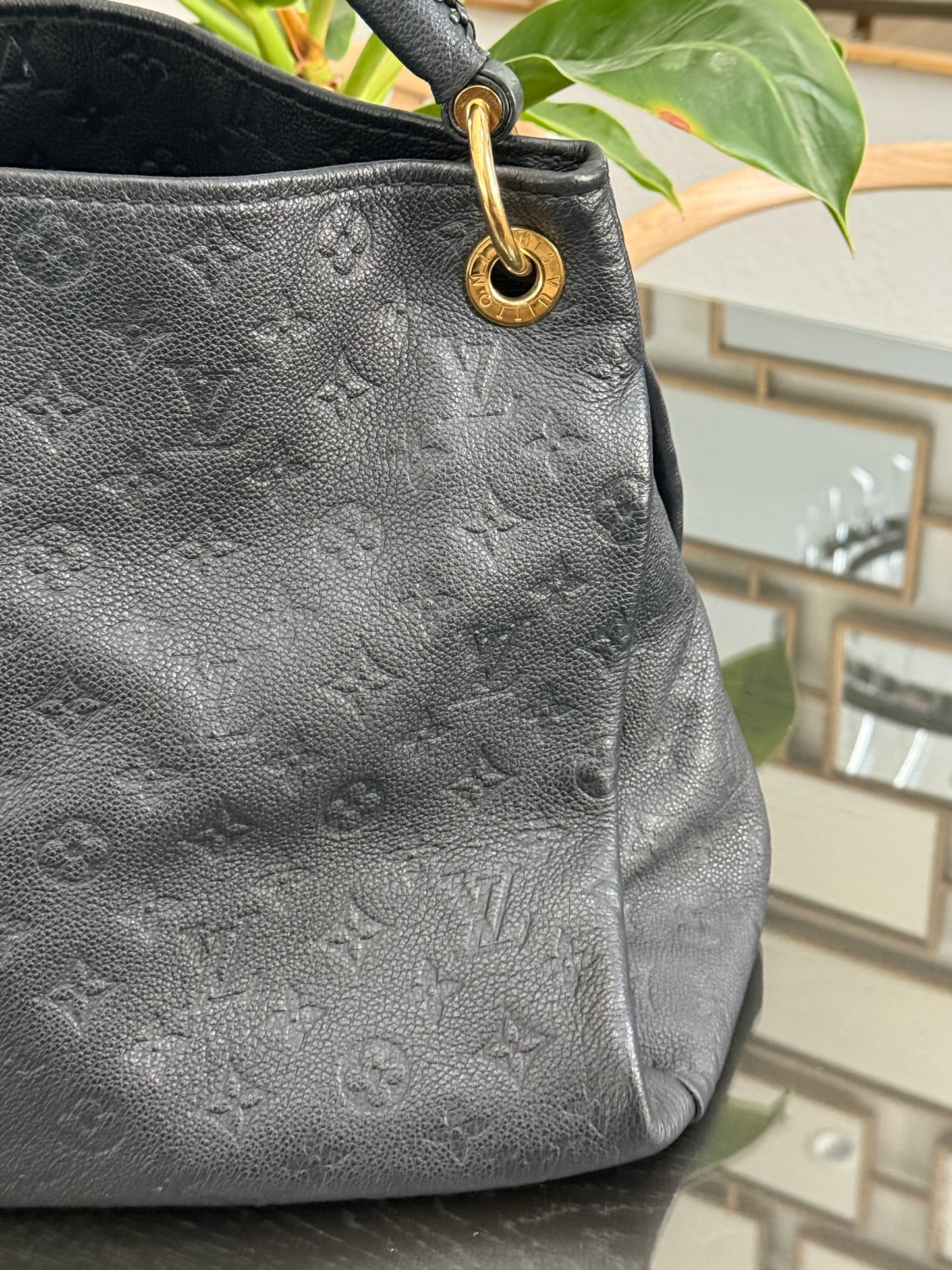 Artsy MM Empriente in Black with Dustbag and Insert Organizer - ๐
Year: 2015