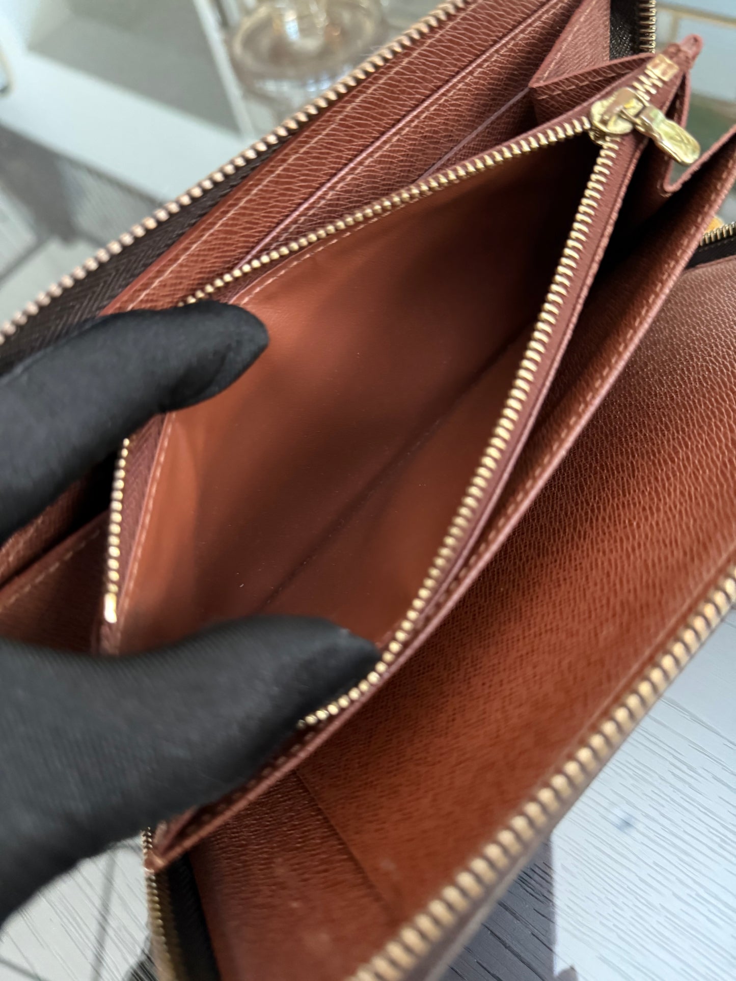 Zippy Wallet Organizer ๐
Year: 2008