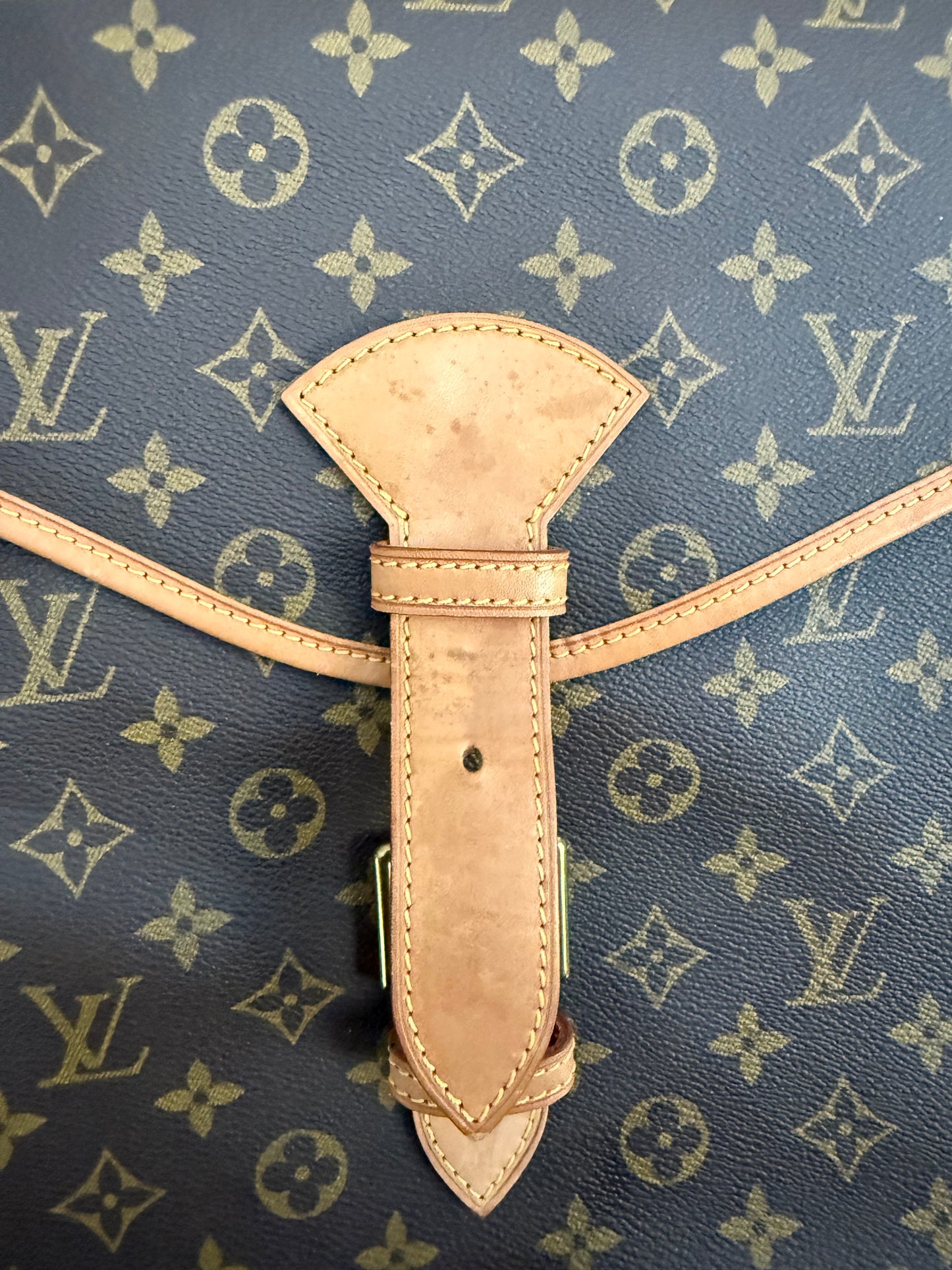 Beverly GM Satchel Crossbody - 📅 Year: 1991