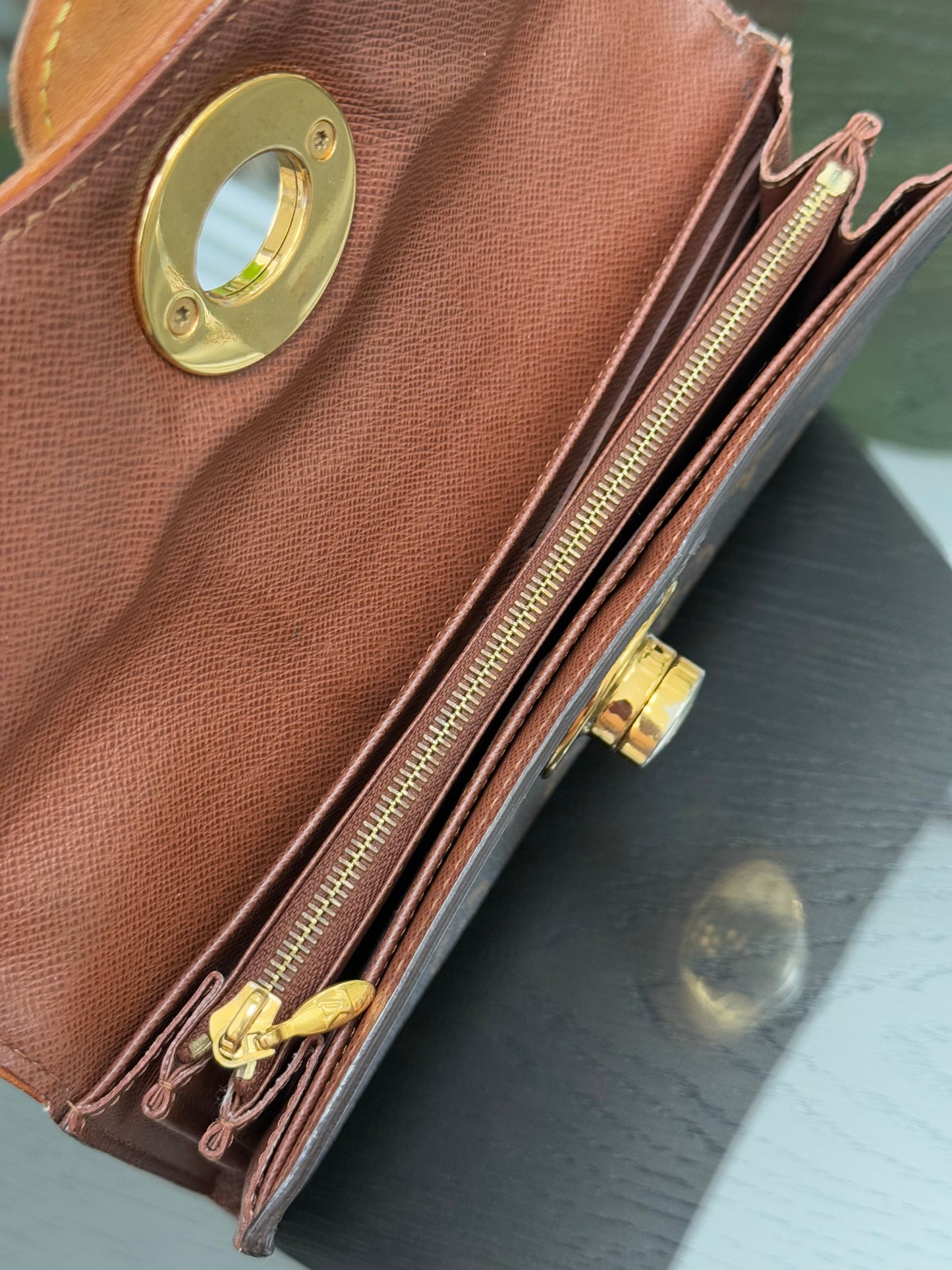 Boetie Wallet w/ 16 Cardholders - ๐
Year: 2011