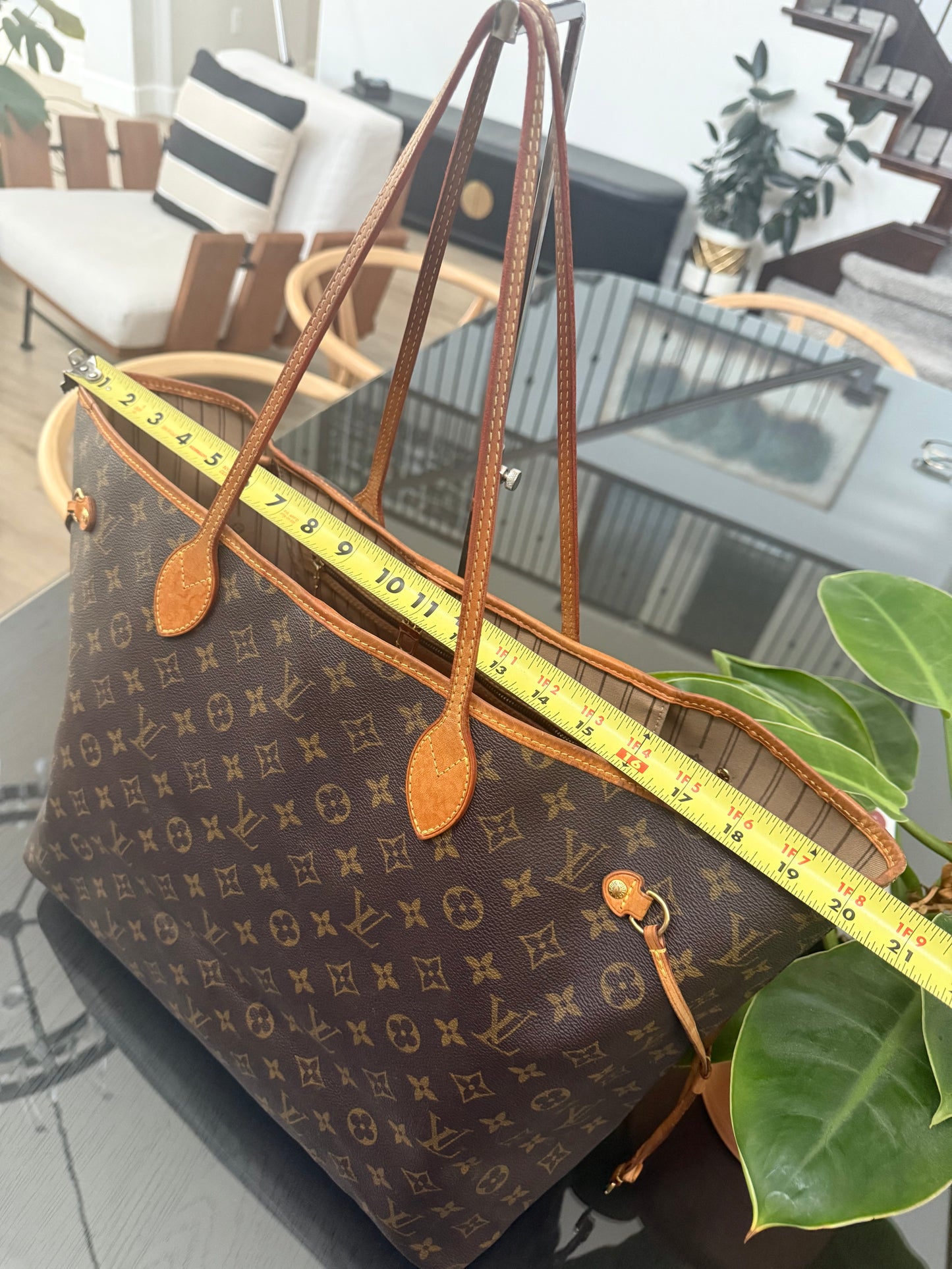 Neverfull GM in Monogram with Insert Organizer 🗓️ Year: 2007