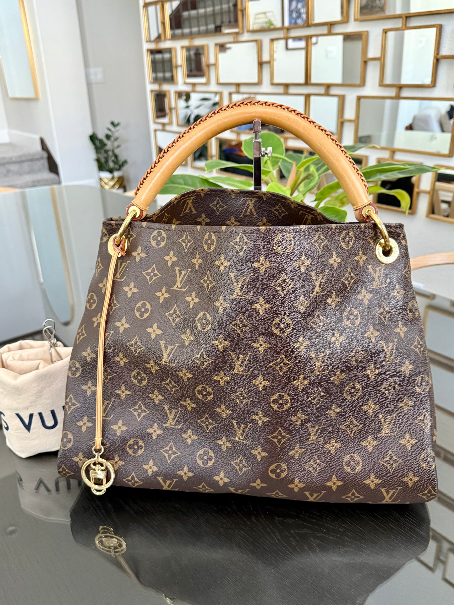 Artsy MM with Dustbag and Insert Organizer - ๐
Year: 2010