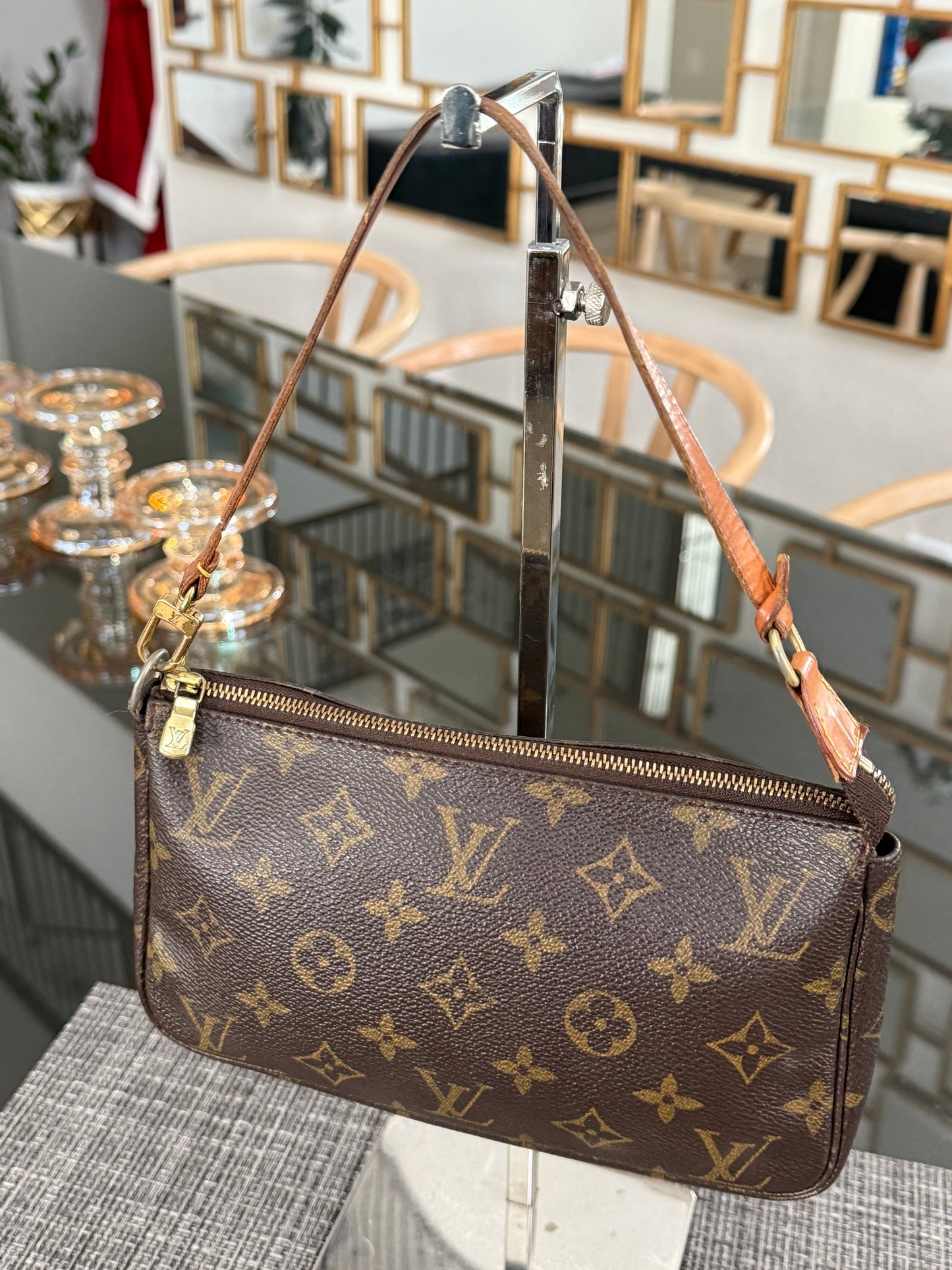 Pochette Accessories - ๐
Year: 2002