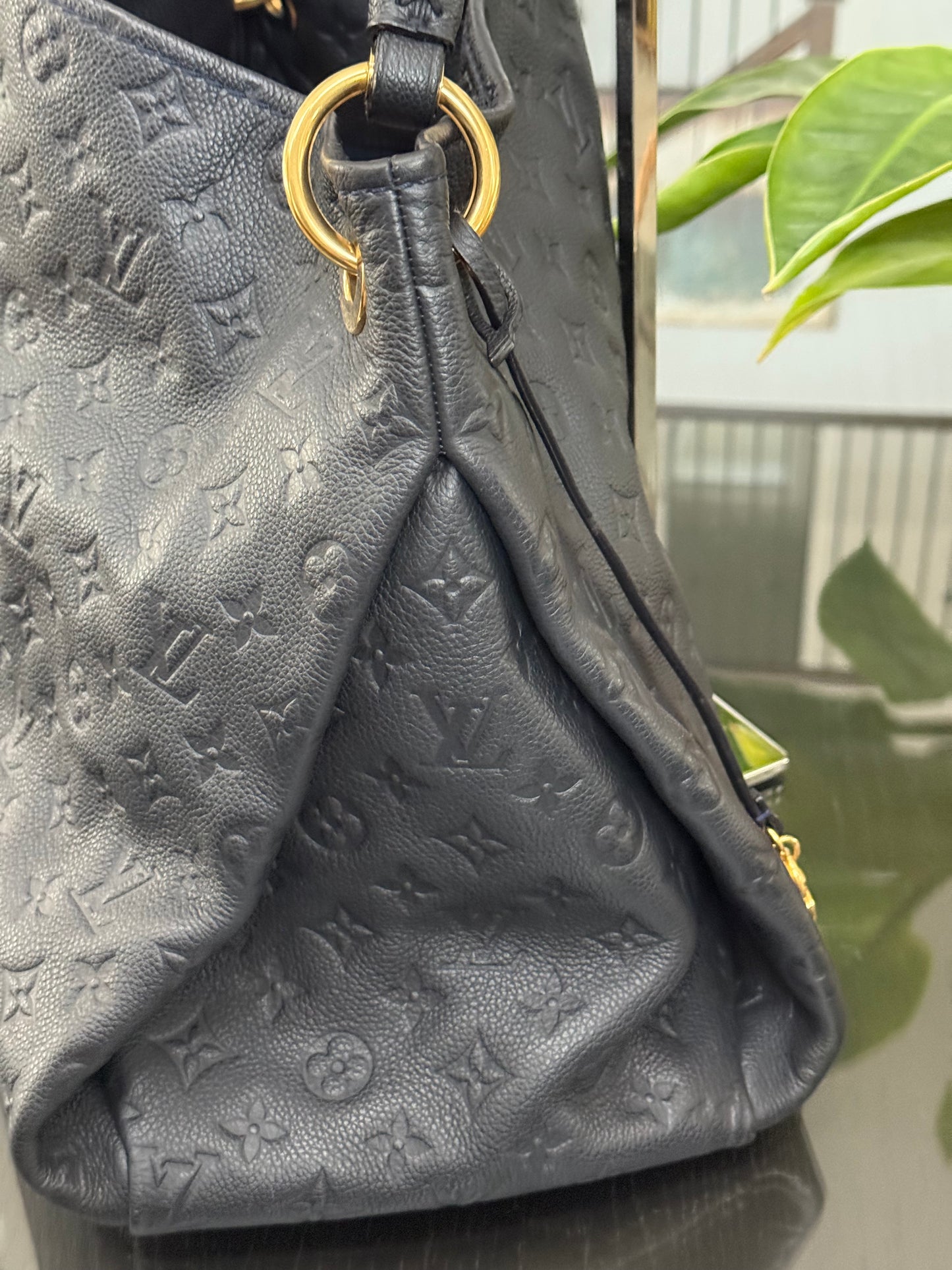 Artsy MM Empriente in Black/ Navy Blue with Dustbag, Receipt and Insert Organizer - ๐
Year: 2012