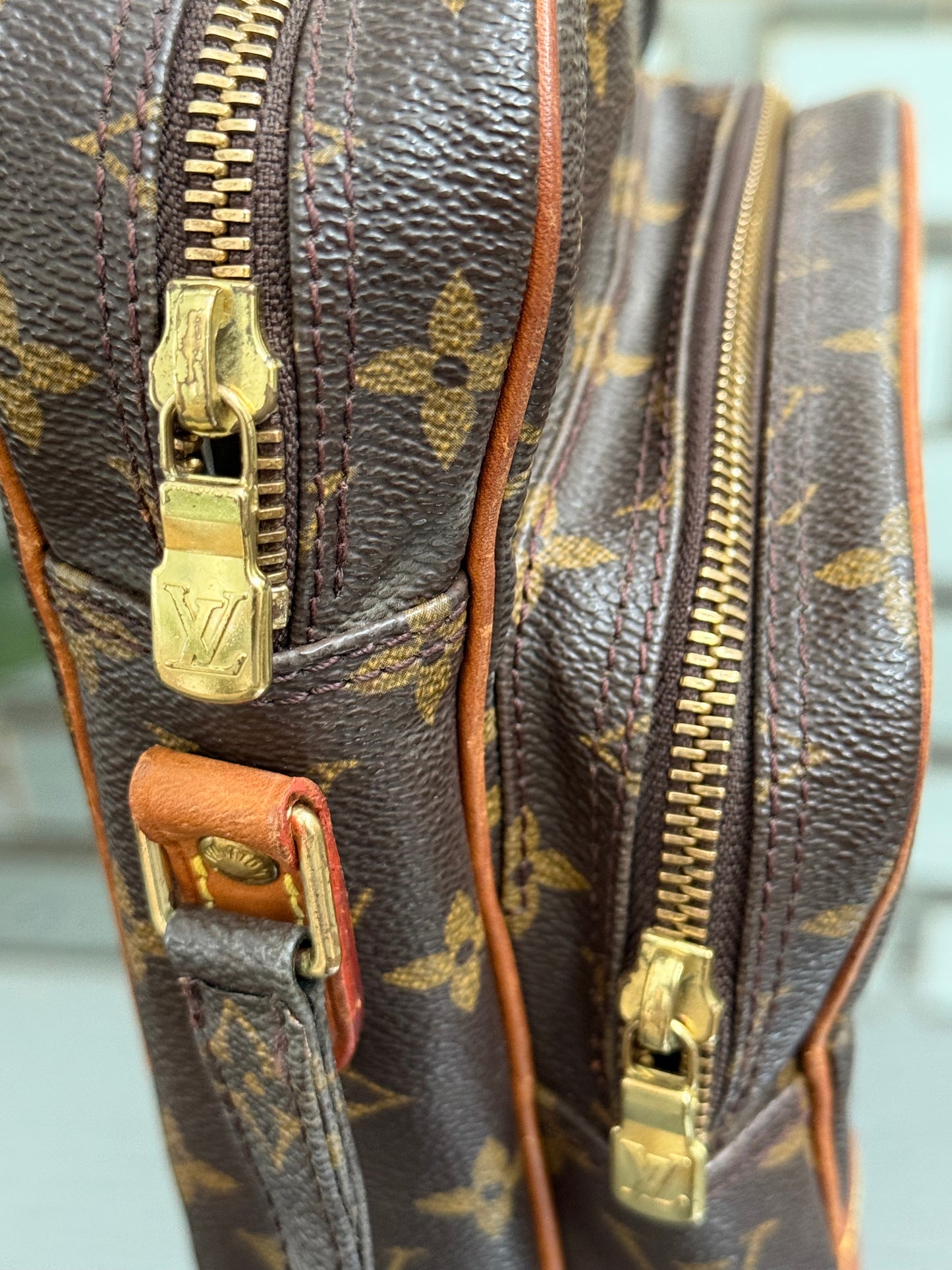 Amazon Crossbody Bag -Year: 1999