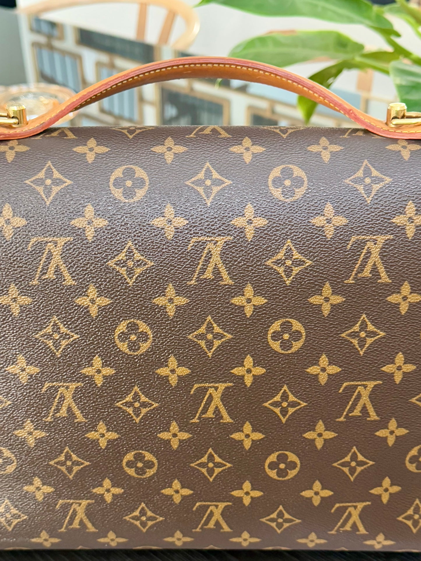 Beverly GM Satchel Crossbody - ๐
Year: 1996