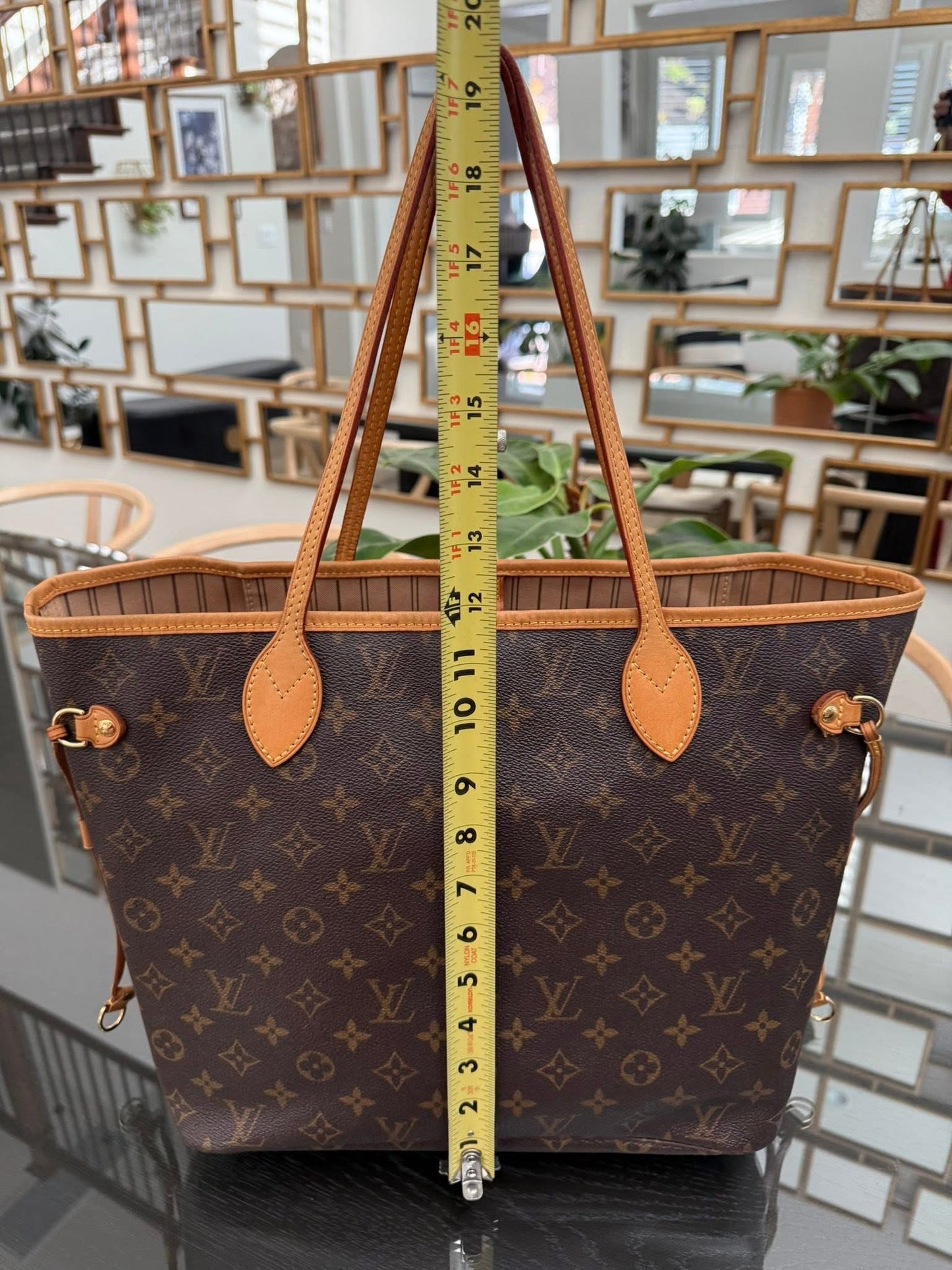 Neverfull MM with Dustbag π
Year: 2007