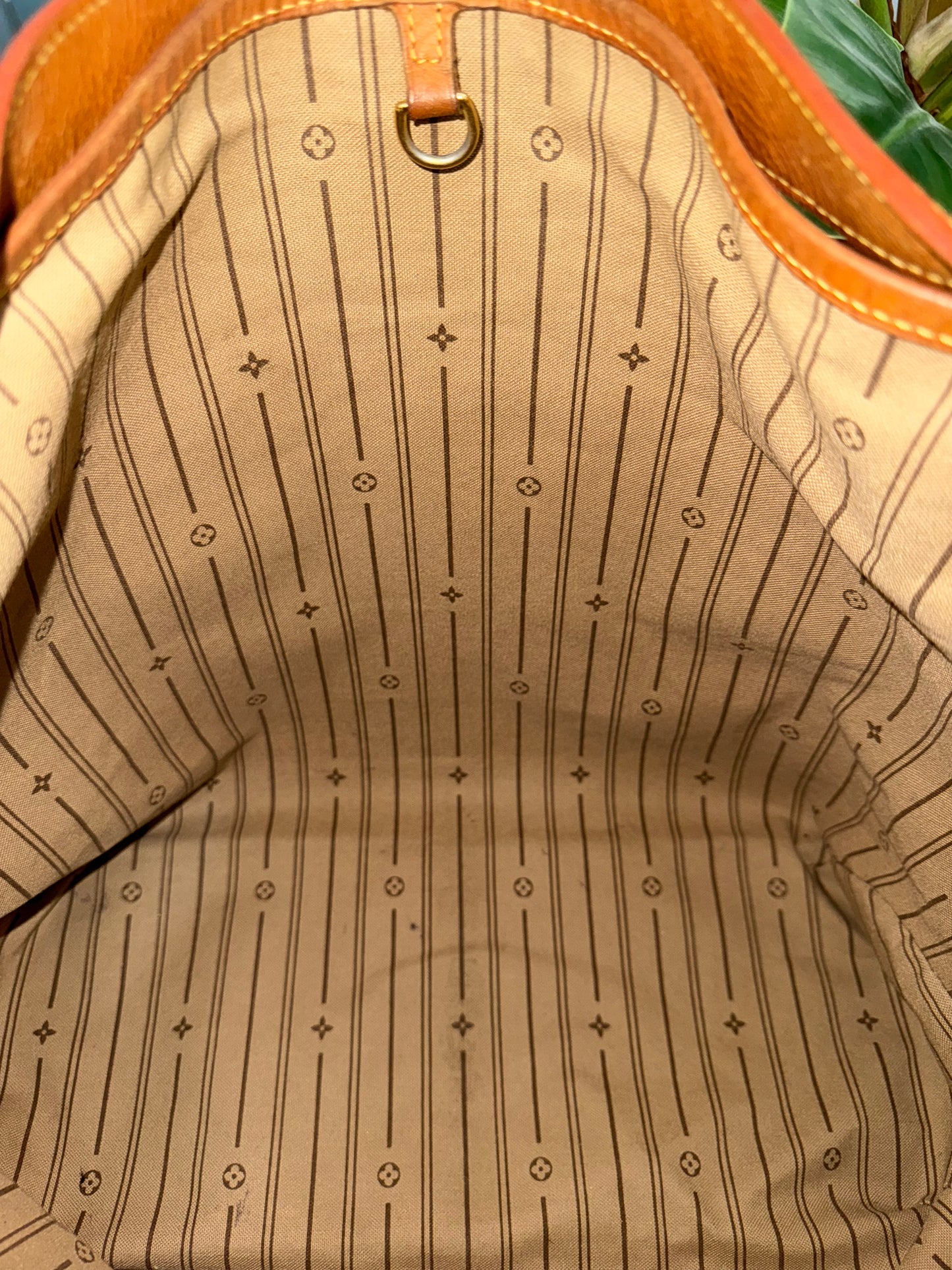 Delightful MM with Dustbag and Insert organizer π
Year: 2011