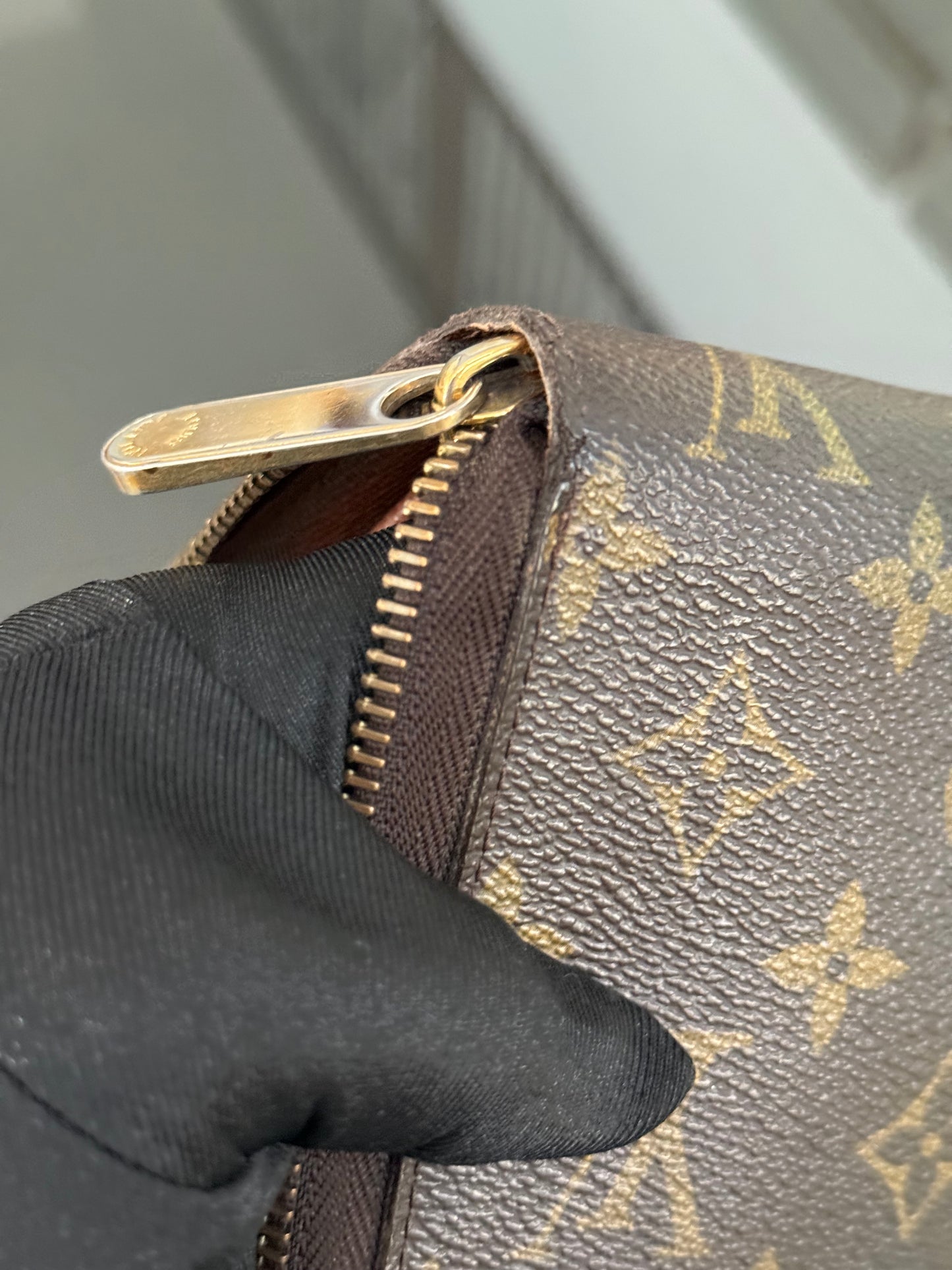 Zippy Wallet Organizer ๐
Year: 2008