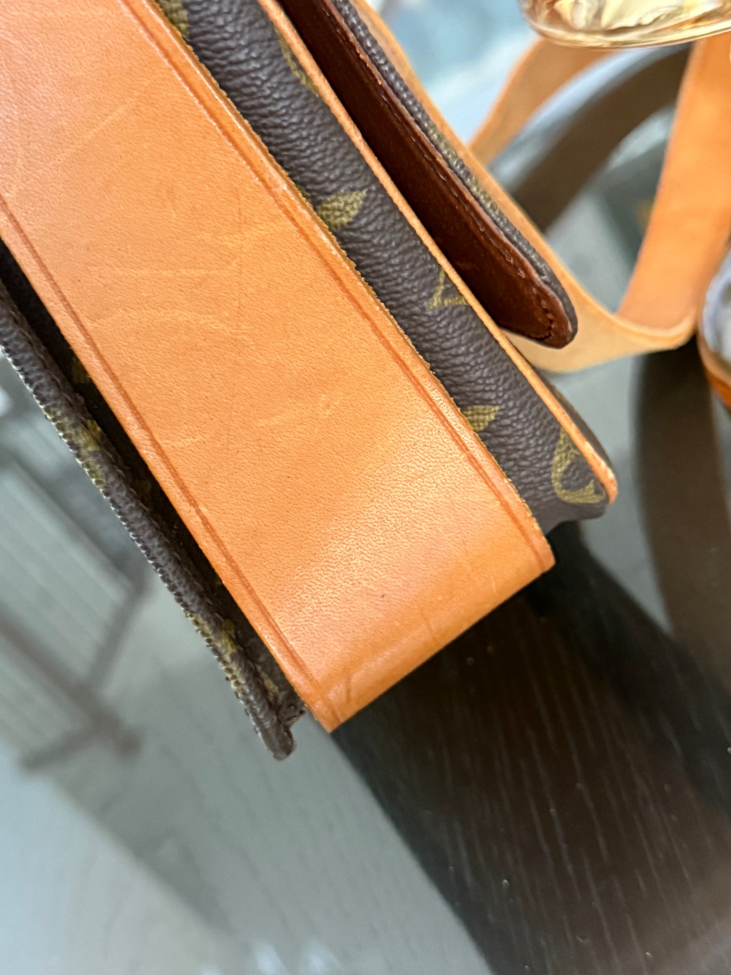 Cartouchiere GM Crossbody -🗓️ Year: 1982