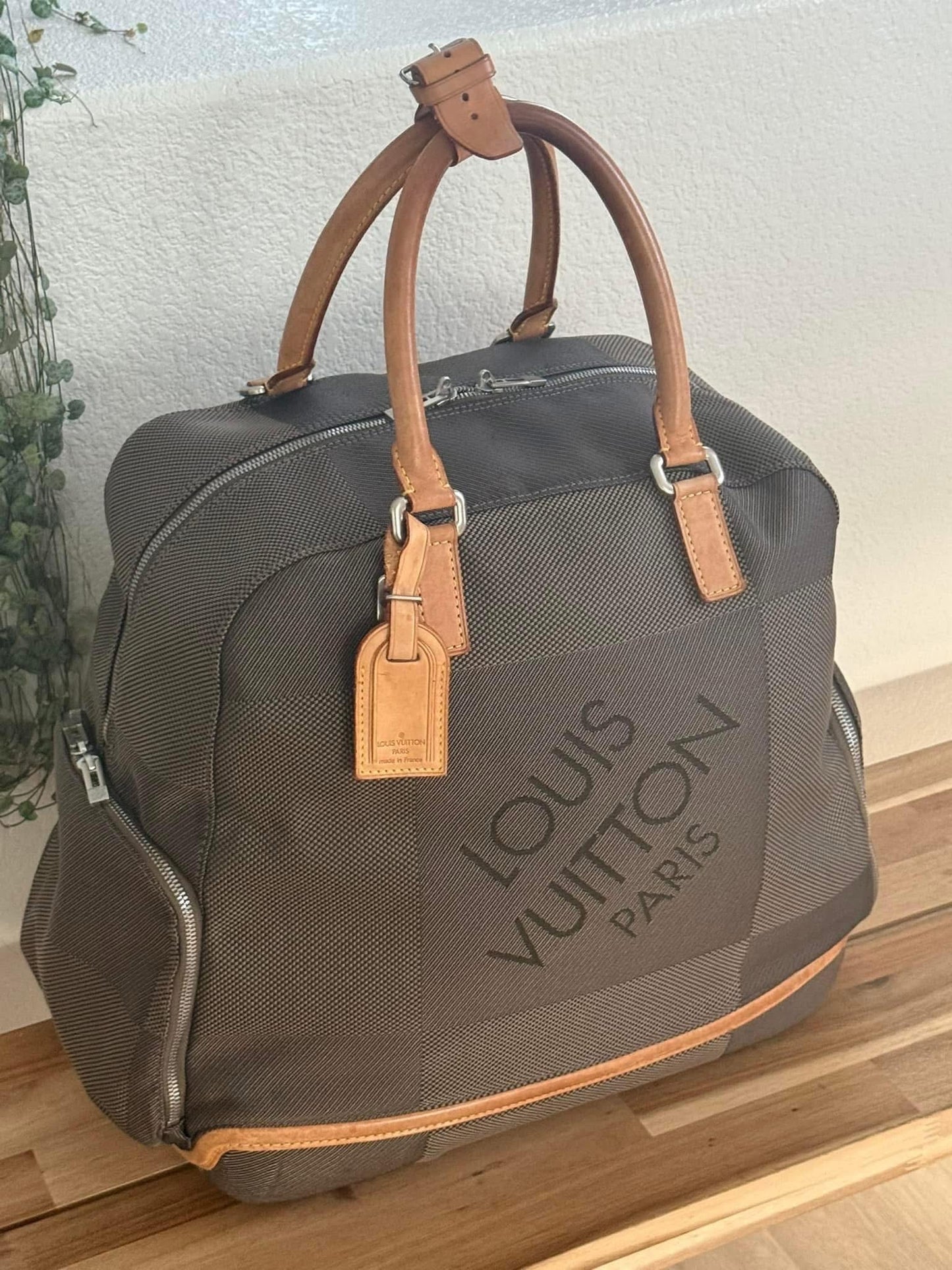 Damier Geant Aventeur Sport/Travel Bag -Year: 2004