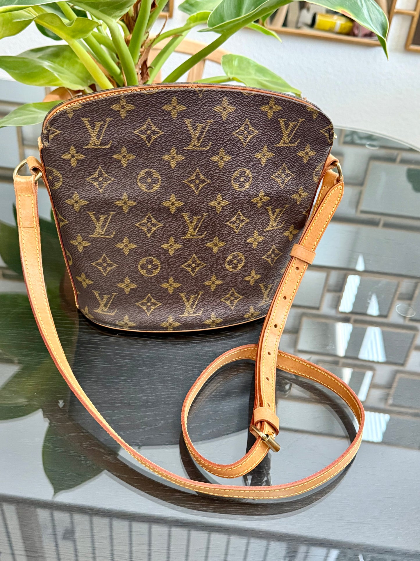 Drouot Crossbody -π
Year: 1997