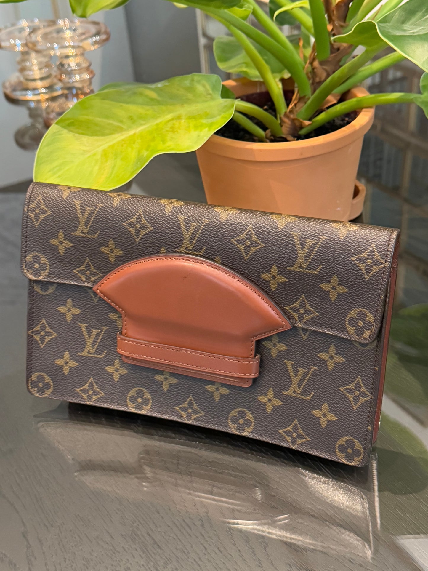 Chaillot Clutch w/ Dustbag -Year: 1987